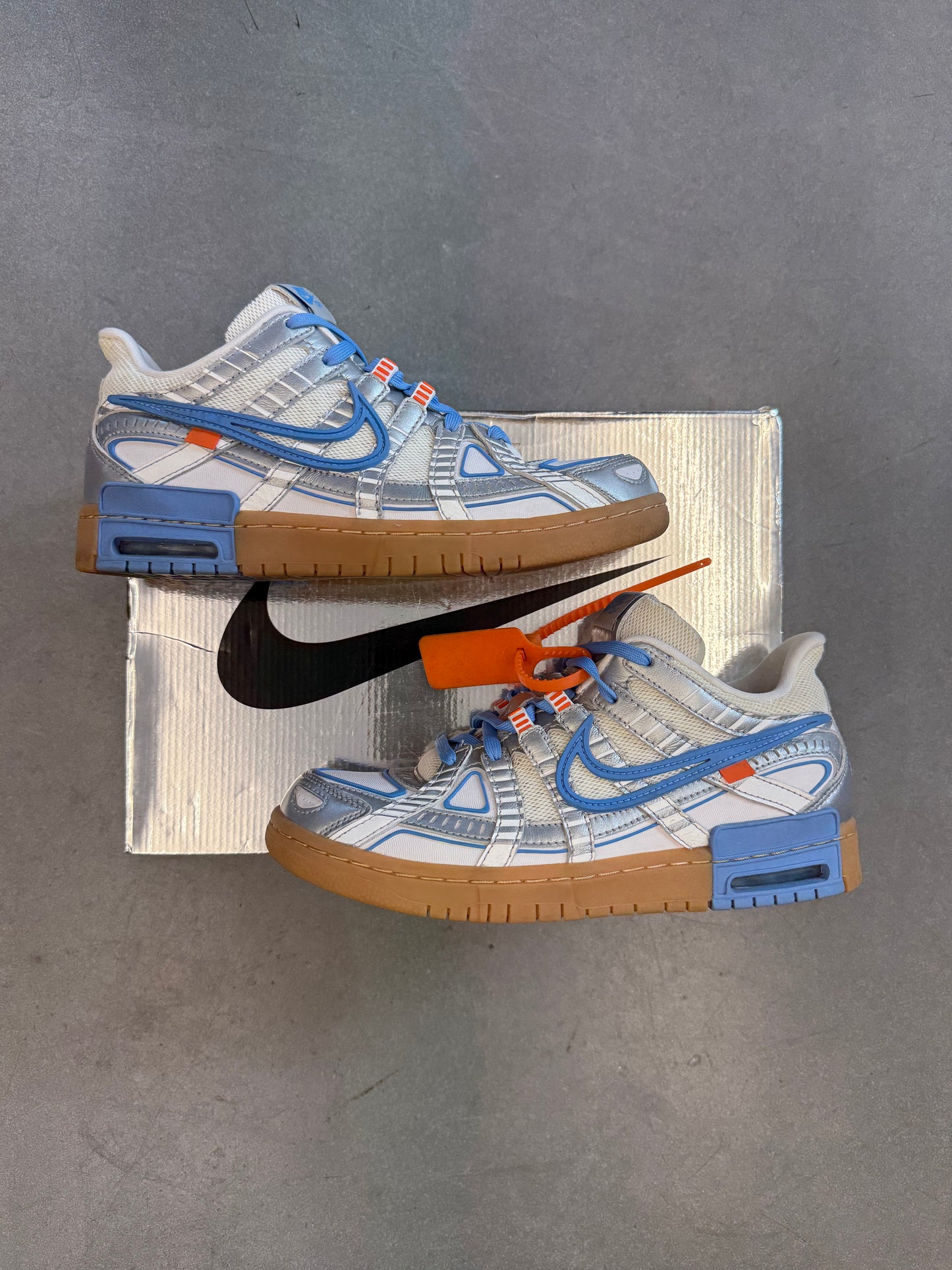 2020 SIZE 7.5 NIKE AIR RUBBER DUNK OFF-WHITE UNIVERSITY BLUE (PRE-OWNED WITH BOX)