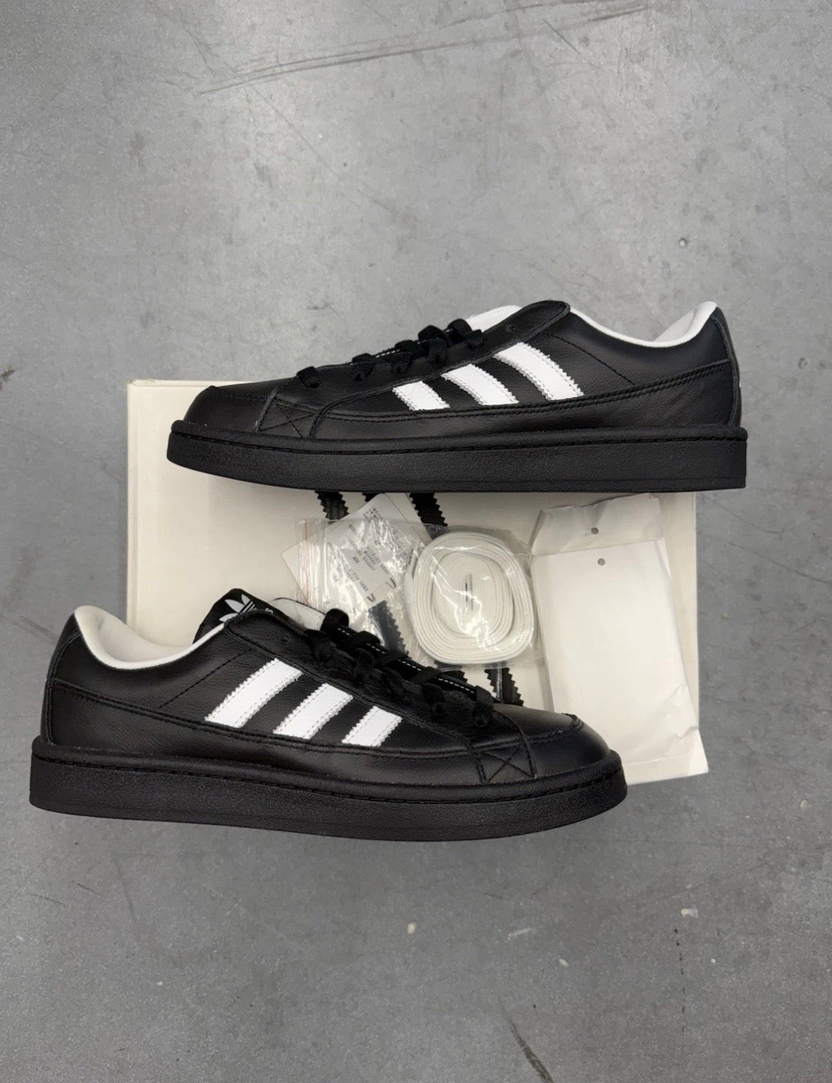 ADIDAS CAMTON TRAINER PALACE BLACK (W/BOX)