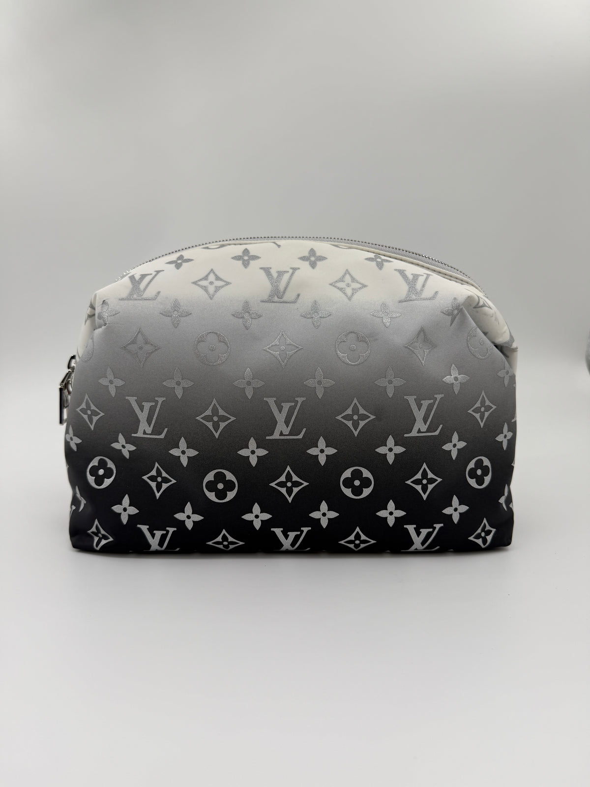 2024 LOUIS VUITTON COSMETIC POUCH - FROST GRADIANT SILVER