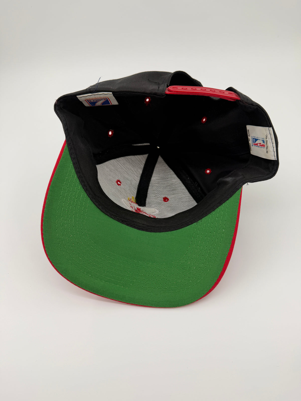 90'S MIAMI HEAT LOGO 7 SNAPBACK HAT BLACK/RED