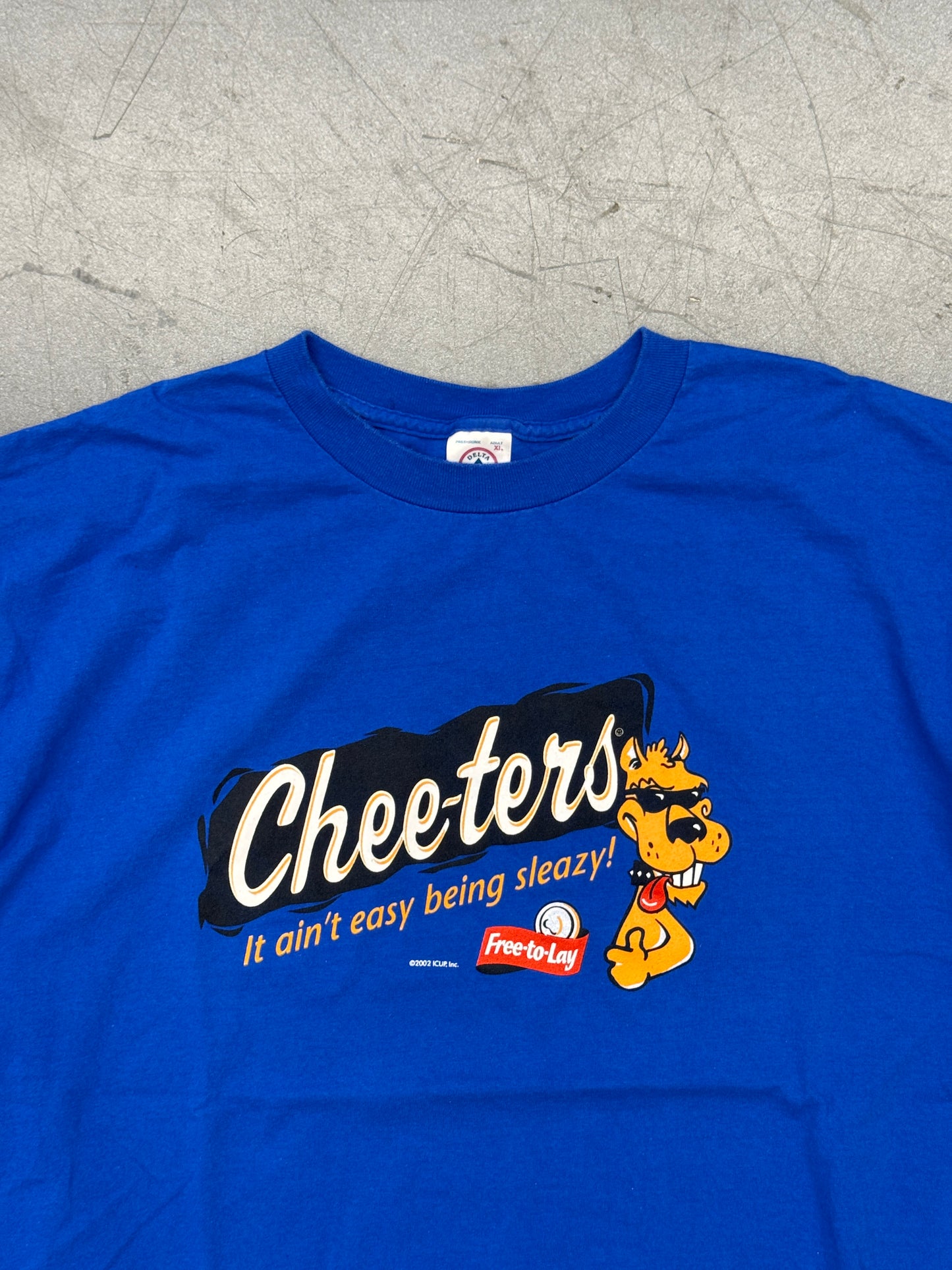 2002 "CHEE-TERS" "IT AIN'T EASY BEING SLEAZY!" PARODY TEE (DELTA TAG)