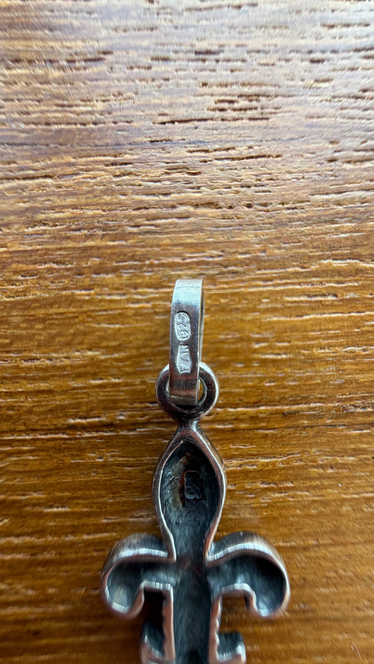 VINTAGE FLEUR DE LIS SILVER PENDANT