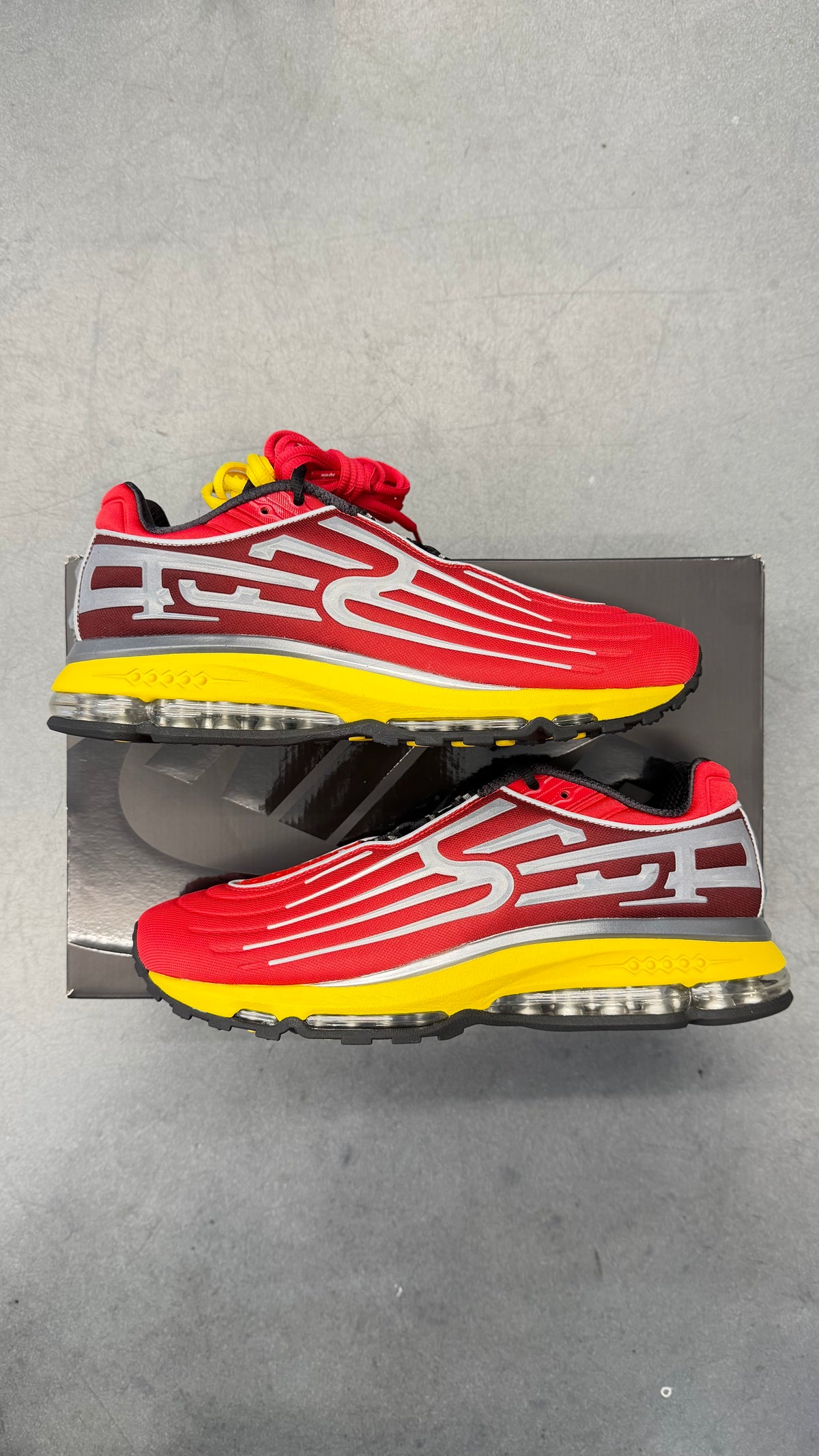 FW26 SUPREME NIKE AIR MAX 2001 ECSTASY PLUS SP - RED