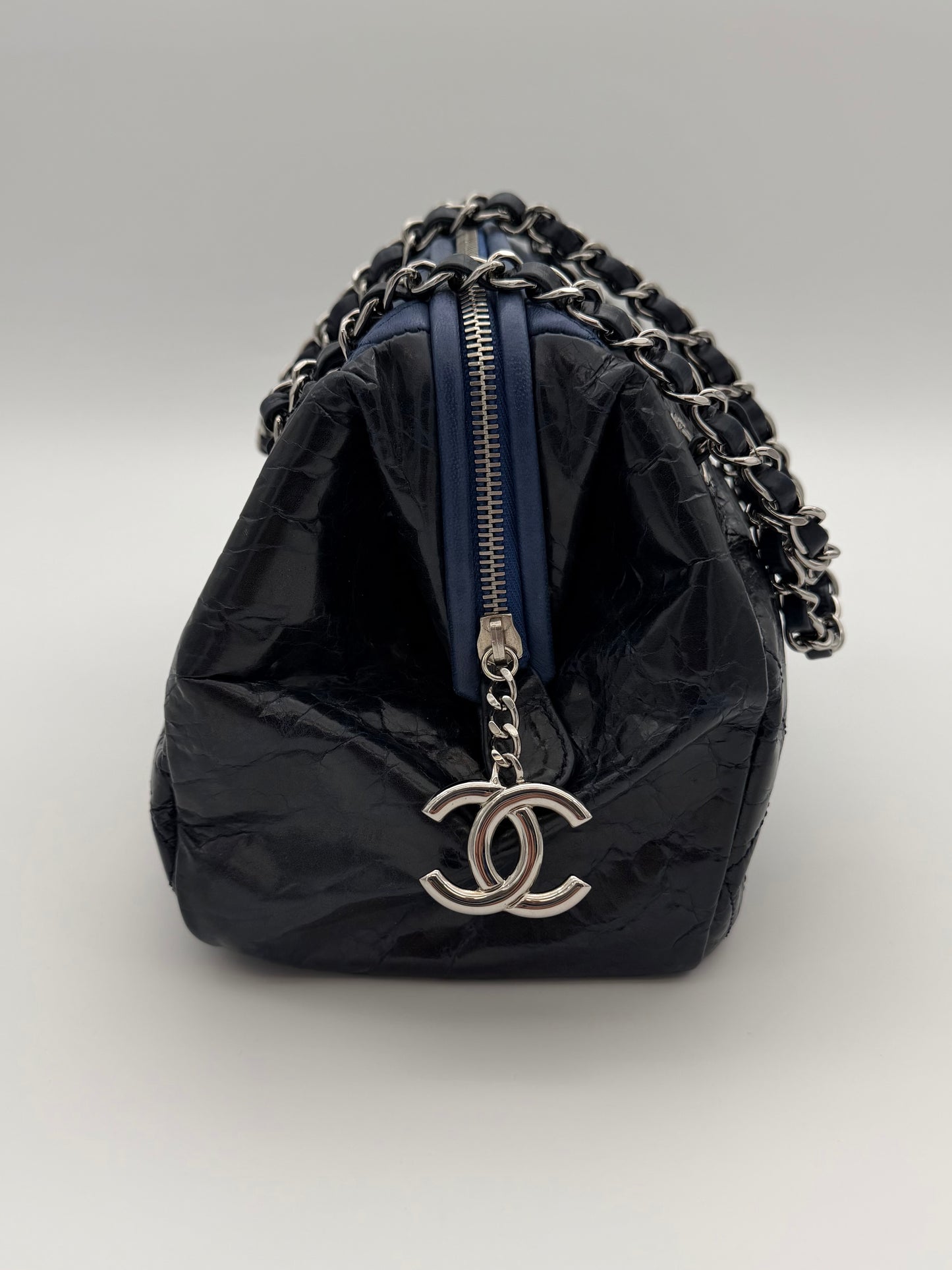 VINTAGE CHANEL TWO-TONE DOUBLE QUILTED LEATHER SHOULDER BAG - NAVY/BLUE