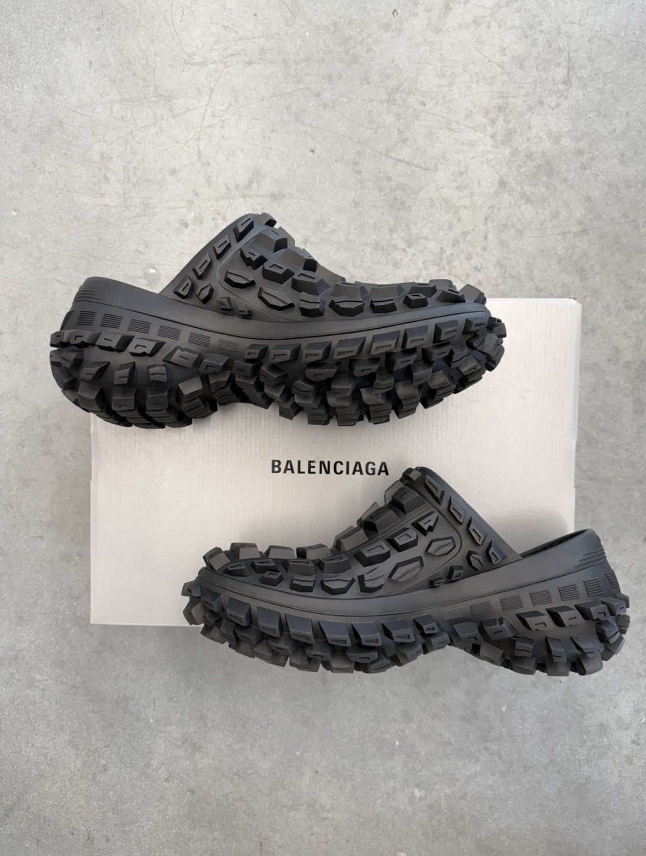 SIZE 43/10-10.5 BALENCIAGA DEFENDER CLOG BLACK (NEW WITH BOX)