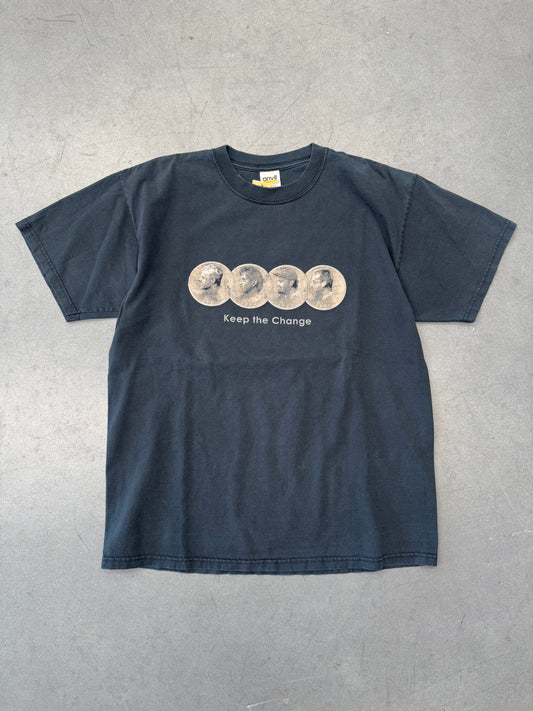 90S "KEEP THE CHANGE" APOLOGETI X SHOW TEE (ANVIL YELLOW BAR TAG)