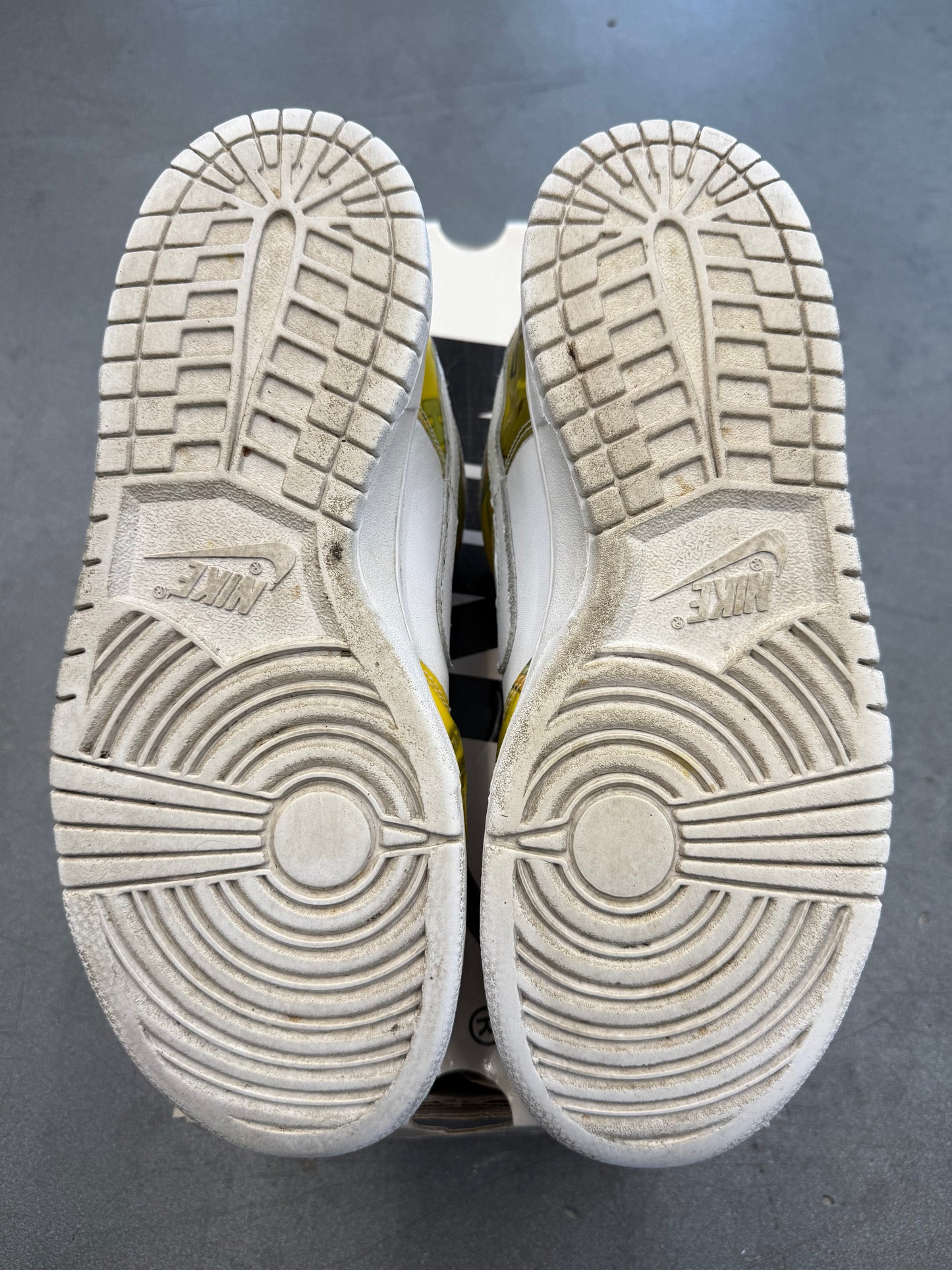 SIZE 9.5 NIKE SB DUNK LOW DE LA SOUL (2005) (PRE-OWNED WITH BOX)