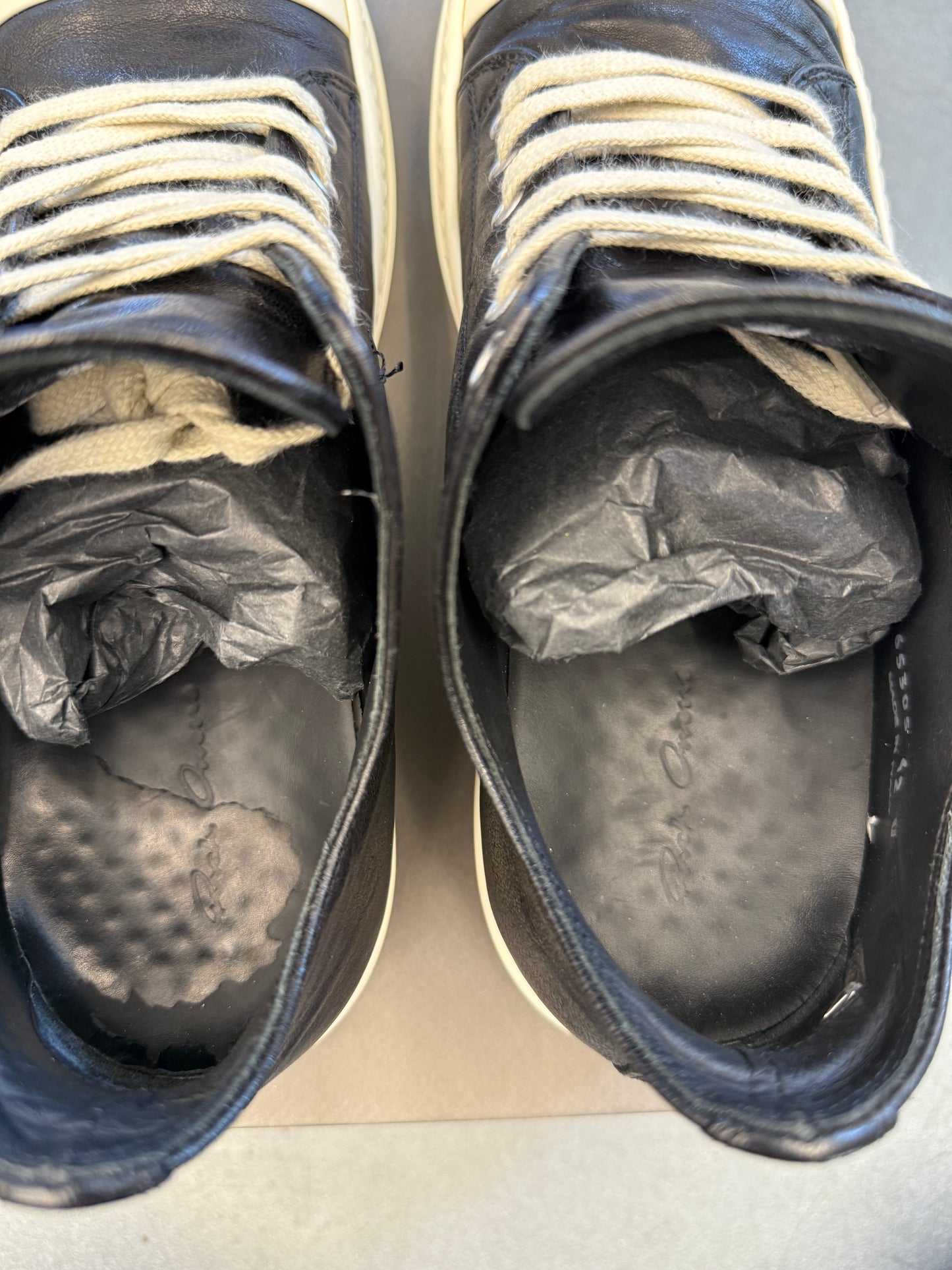 SIZE 42 RICK OWENS HOLLYWOOD LOW BLACK MILK (PRE-OWNED WITH BOX)