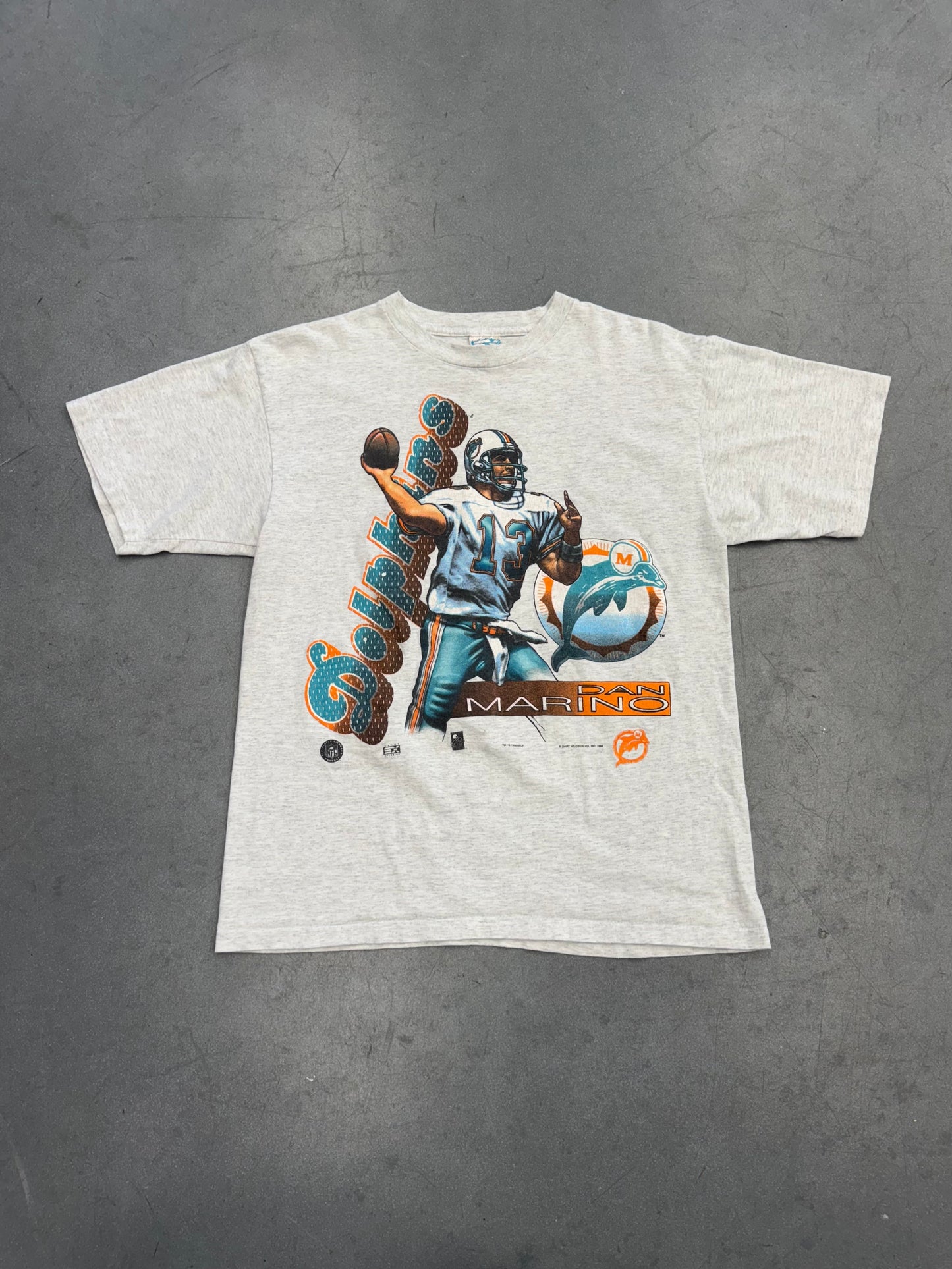 1996 MIAMI DOLPHINS DAN MARINO THROWING FOOTBALL TEE (SX SHIRT XPLOSION TAG)