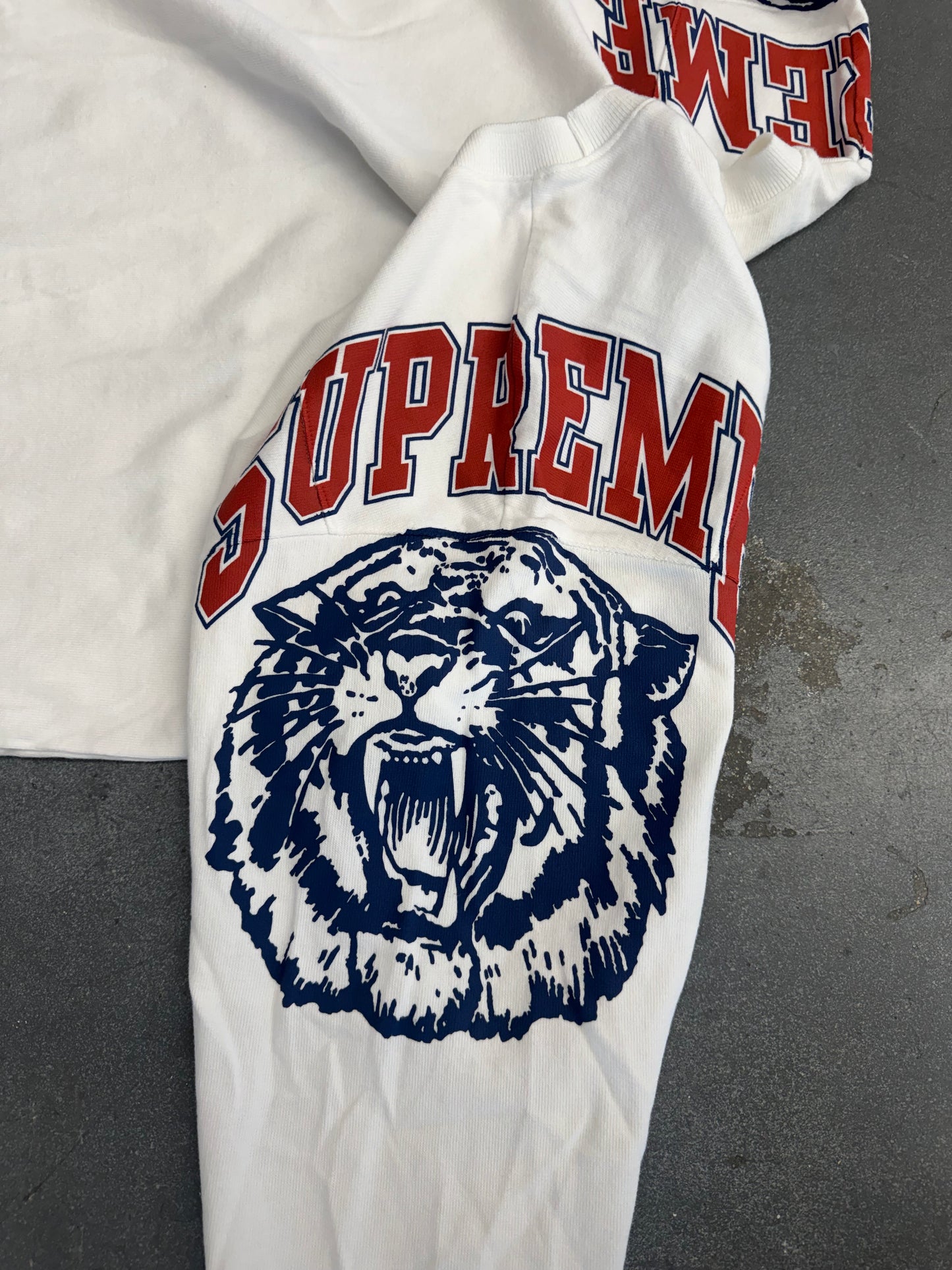 FW25 SUPREME MASCOT LS FOOTBALL TOP - WHITE