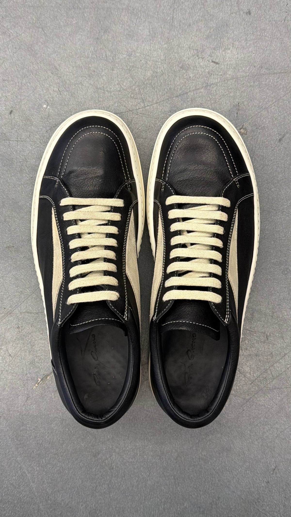 RICK OWENS EARLY VINTAGE LEATHER LOW SNEAKERS - BLACK/MILK (43)