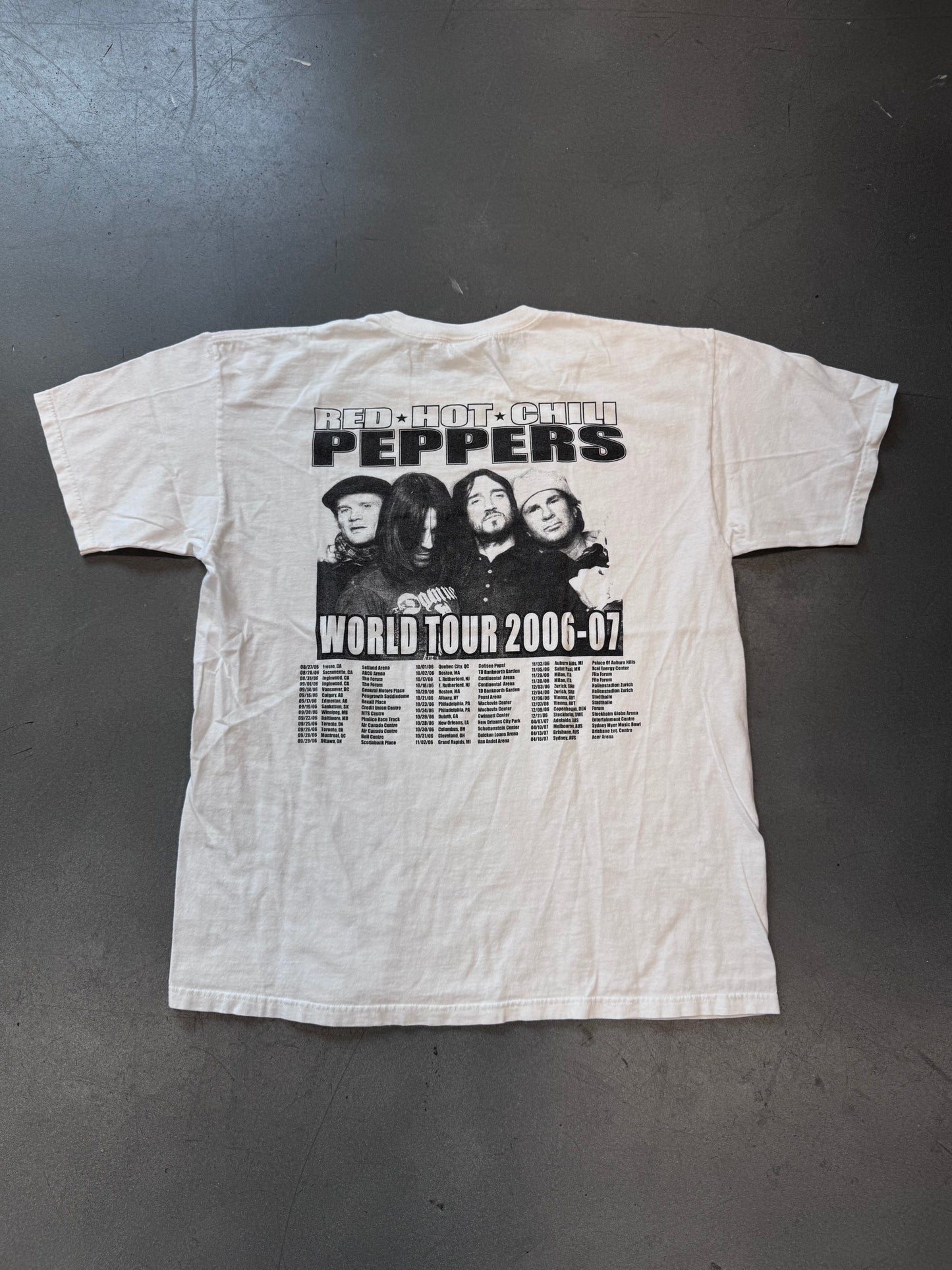 2006 RED HOT CHILI PEPPERS STADIUM ARCADIUM WORLD TOUR 06-07 TEE (ANVIL TAG)