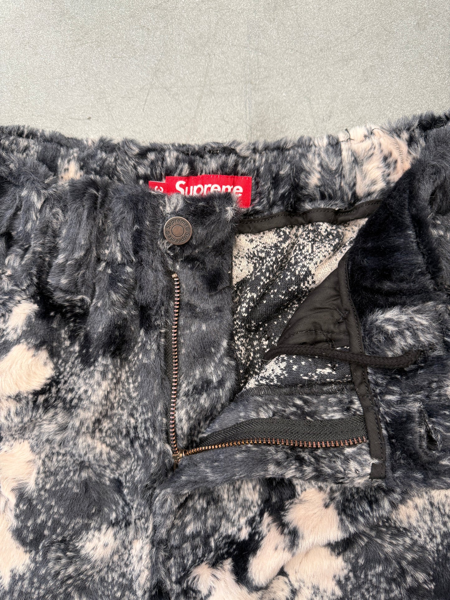 SS24 SUPREME FAUX FUR SHORT - BLACK