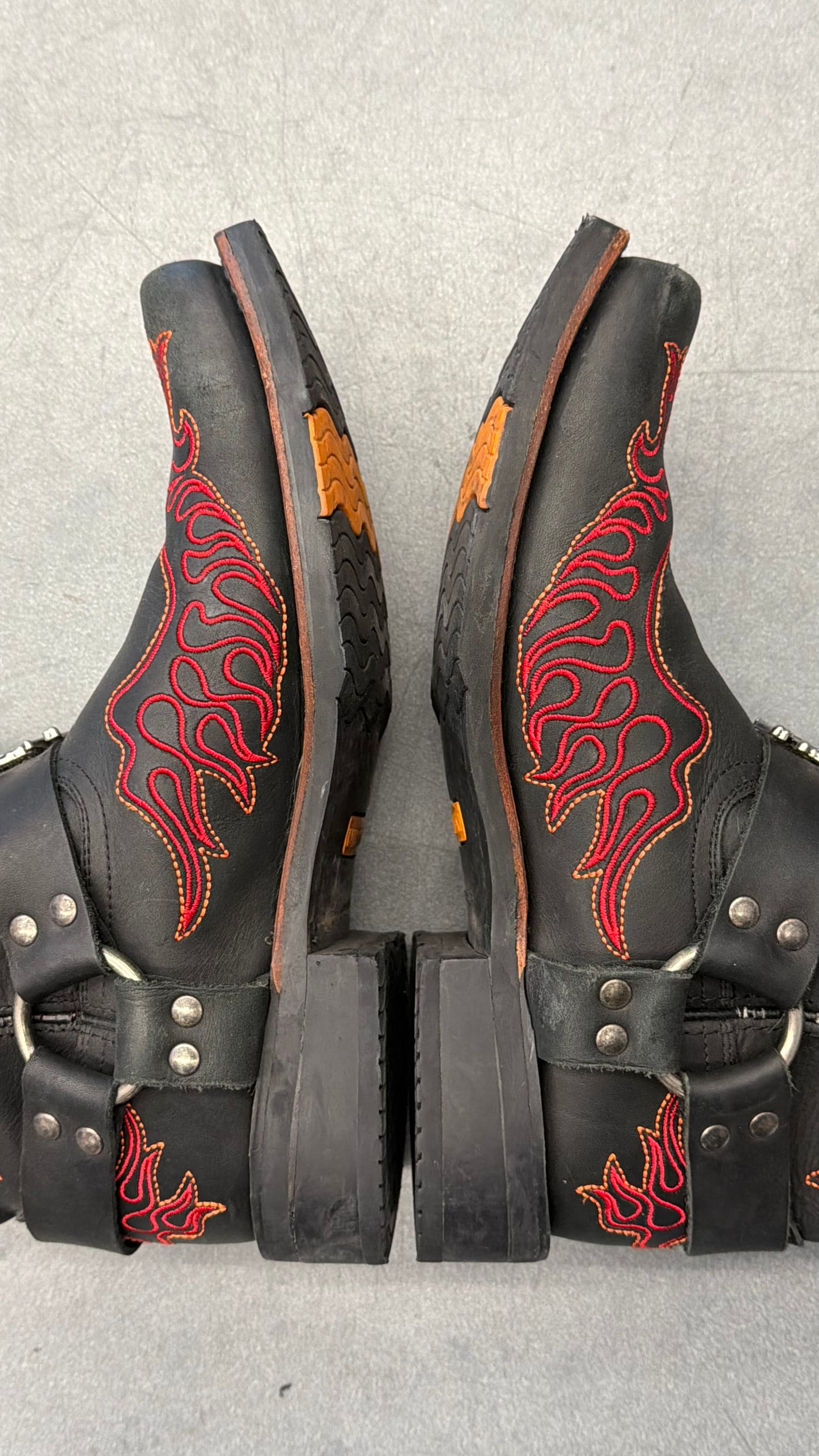 HARLEY-DAVIDSON SLAYTON LEATHER FLAME-EMBROIDERED BOOTS WITH SKULL HARDWARE (W/O BOX)