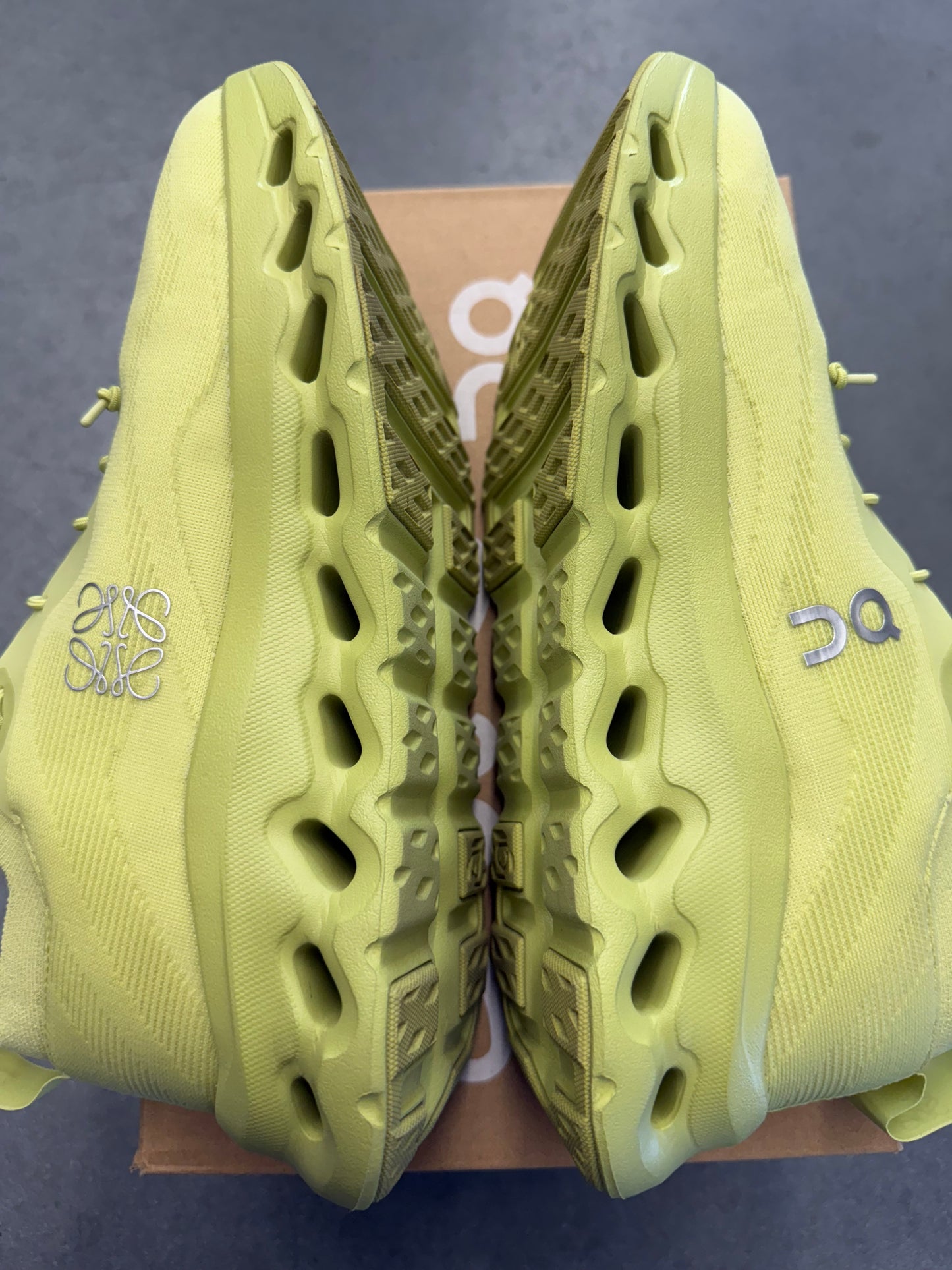 2023 SIZE 8 CLOUDTILT LOEWE - LIME GREEN (PRE-OWNED WITH BOX)