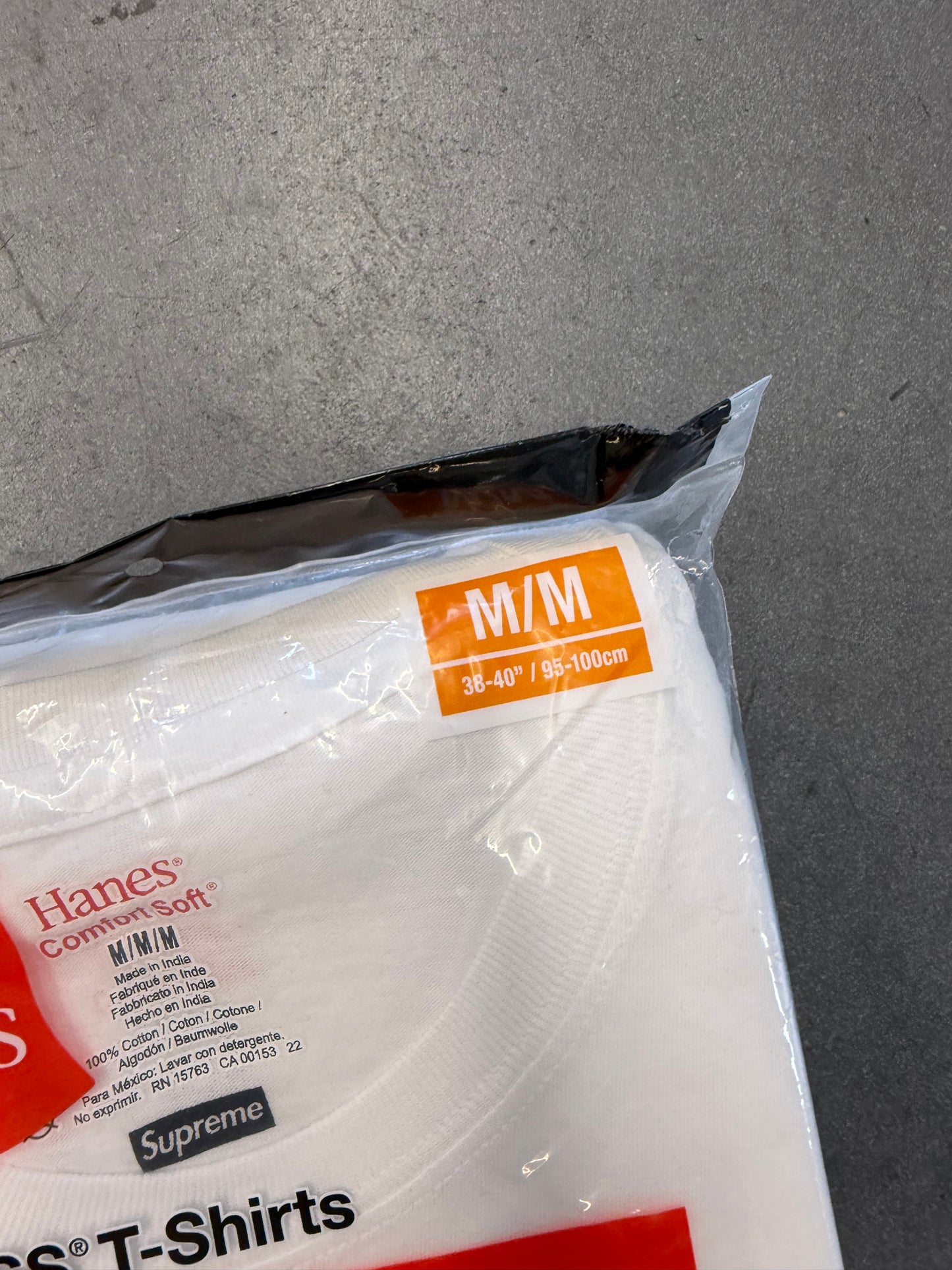 SUPREME HANES TAGLESS T-SHIRTS WHITE 3 PACK (M)