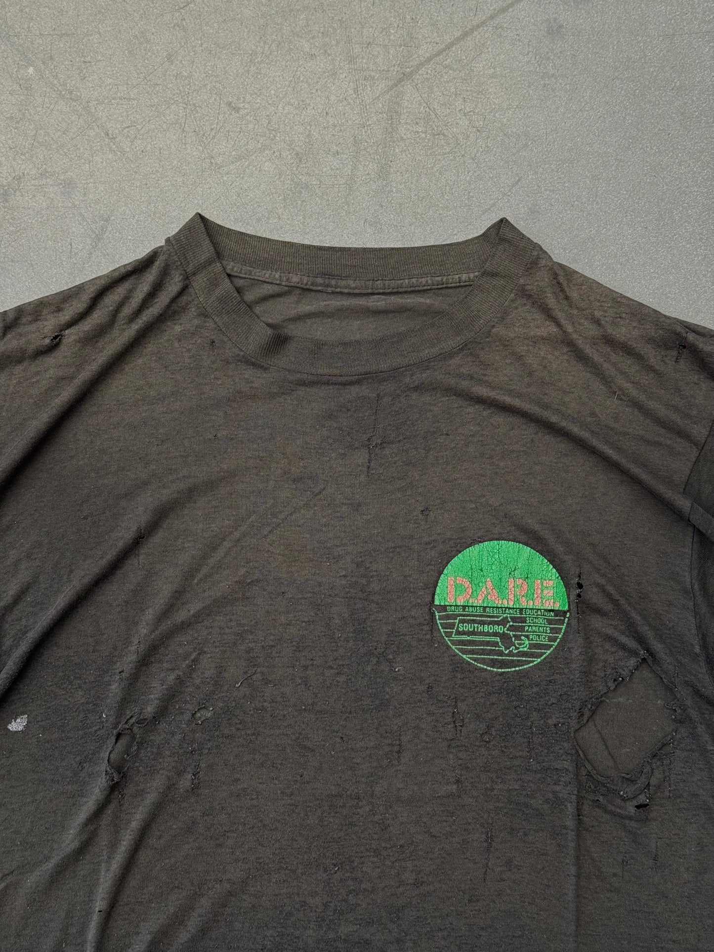 90'S D.A.R.E. TO KEEP KIDS OFF DRUGS PAPER THIN DISTRESSED TEE (PULLED TAG)
