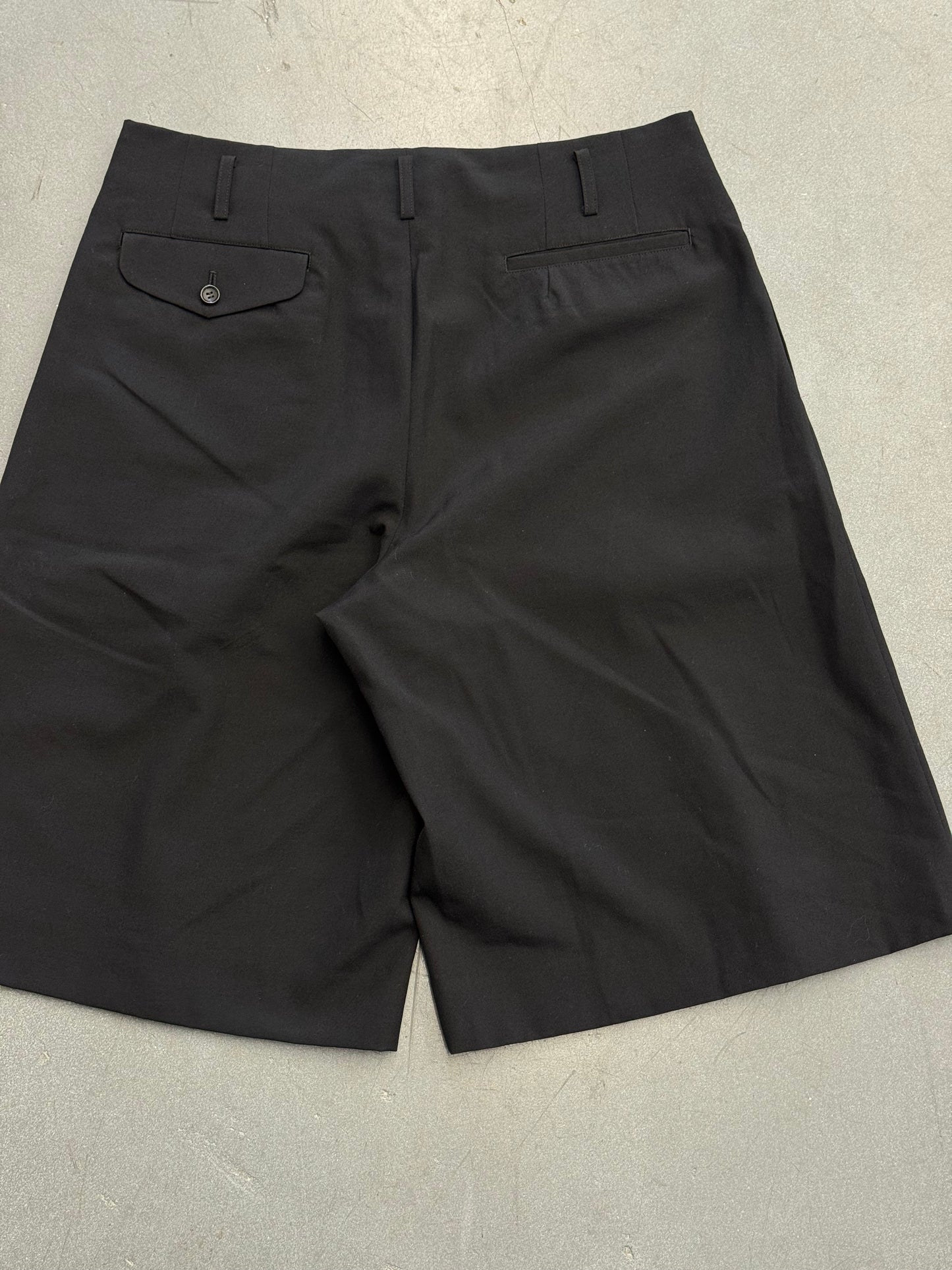 AD2020 COMME DES GARCONS HOMME PLUS PLEATED DRESS SHORTS - BLACK