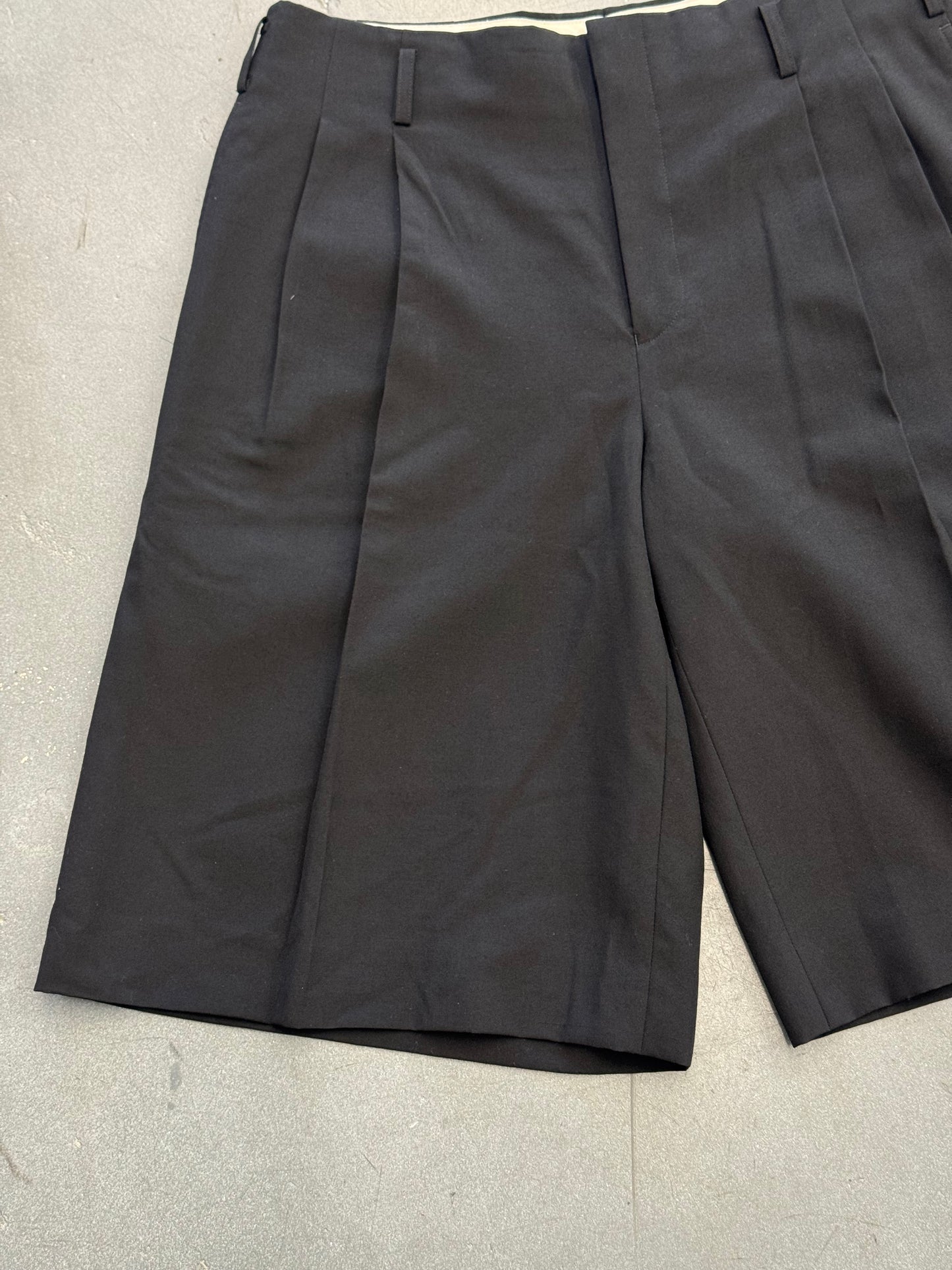AD2020 COMME DES GARCONS HOMME PLUS PLEATED DRESS SHORTS - BLACK