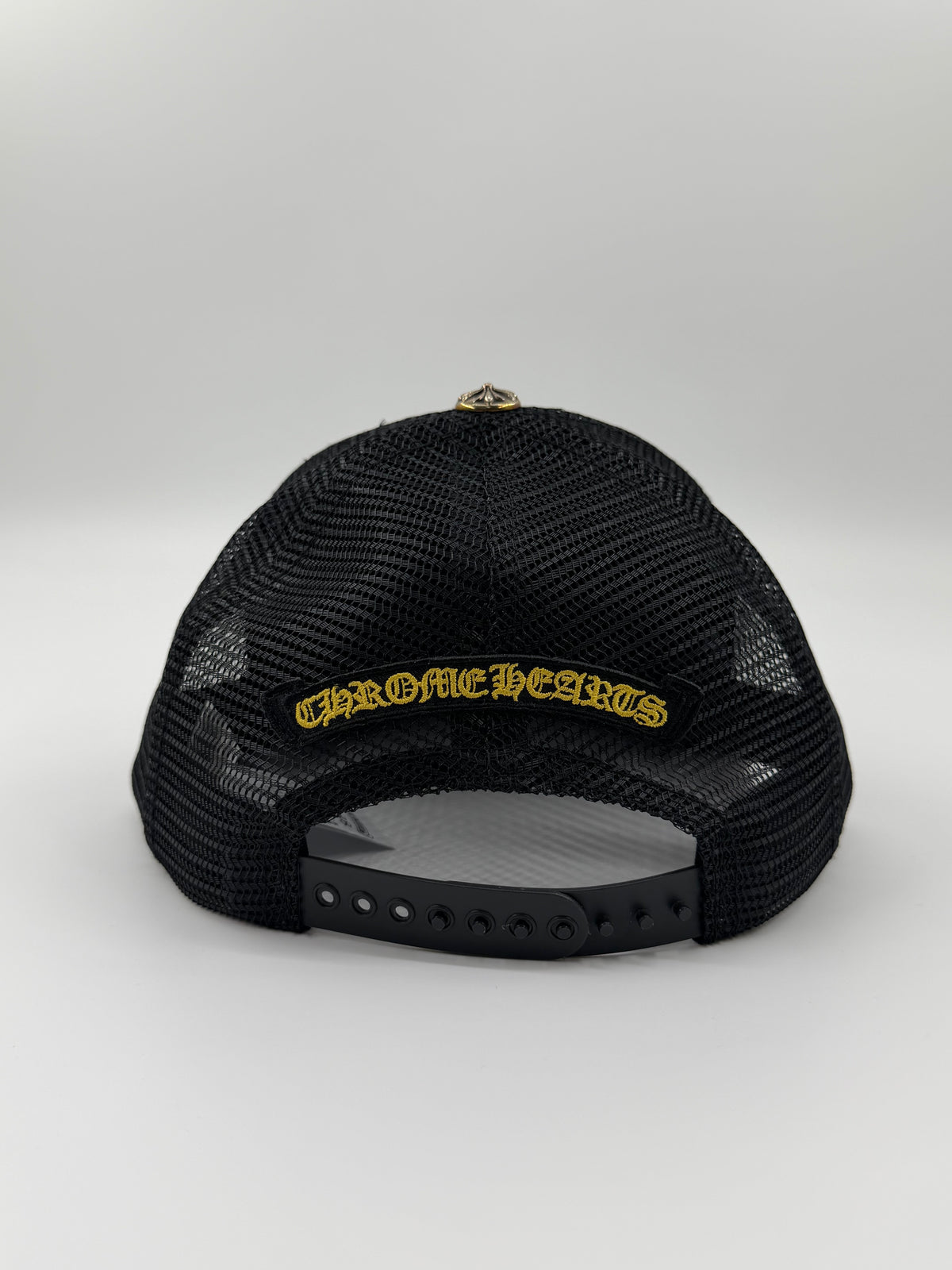 CHROME HEARTS PLUS CROSS SEAL TRUCKER HAT - BLACK