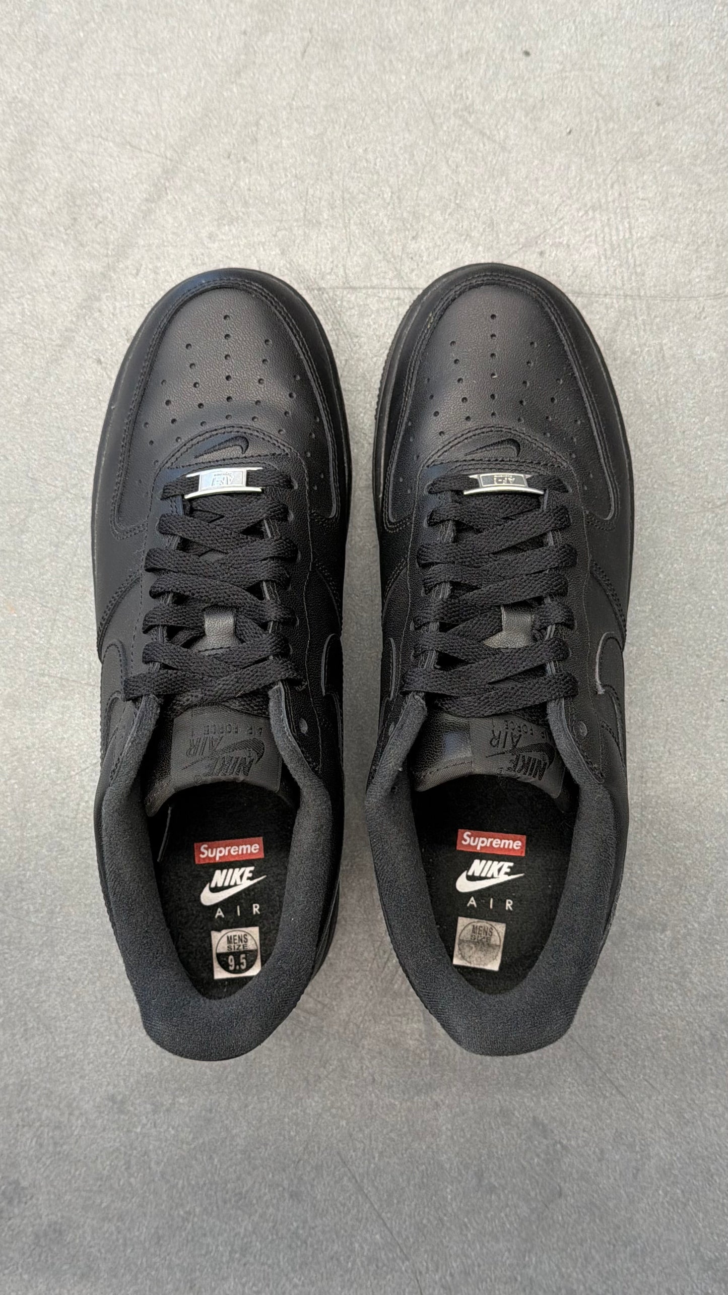 NIKE AIR FORCE 1 LOW SUPREME BLACK