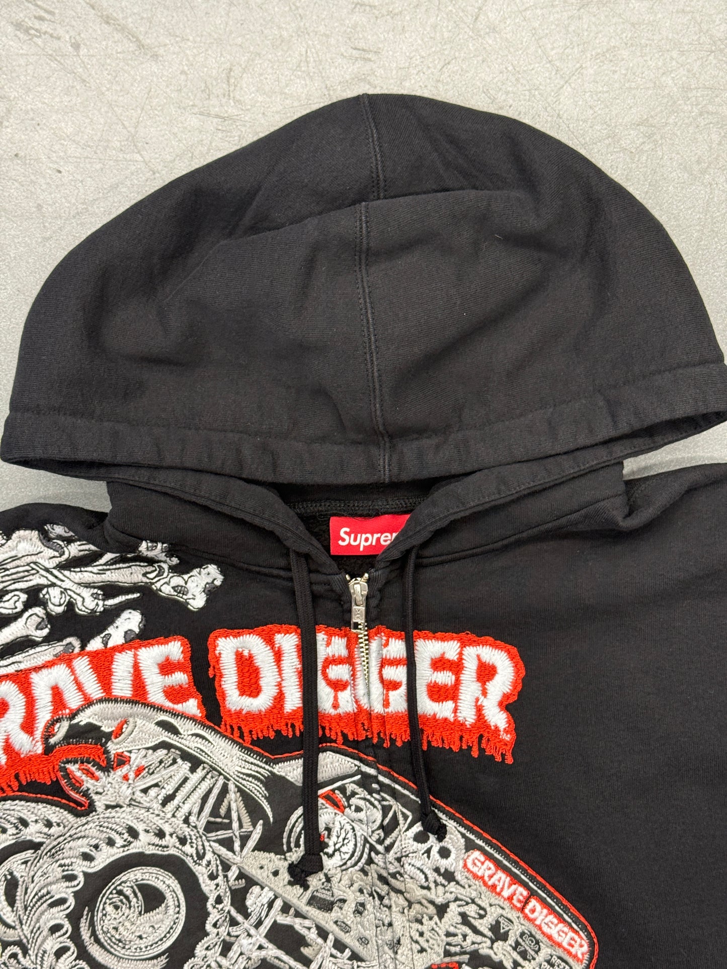 SS26 SUPREME MONSTER JAM GRAVE DIGGER BONES ZIP UP HOODED SWEATSHIRT