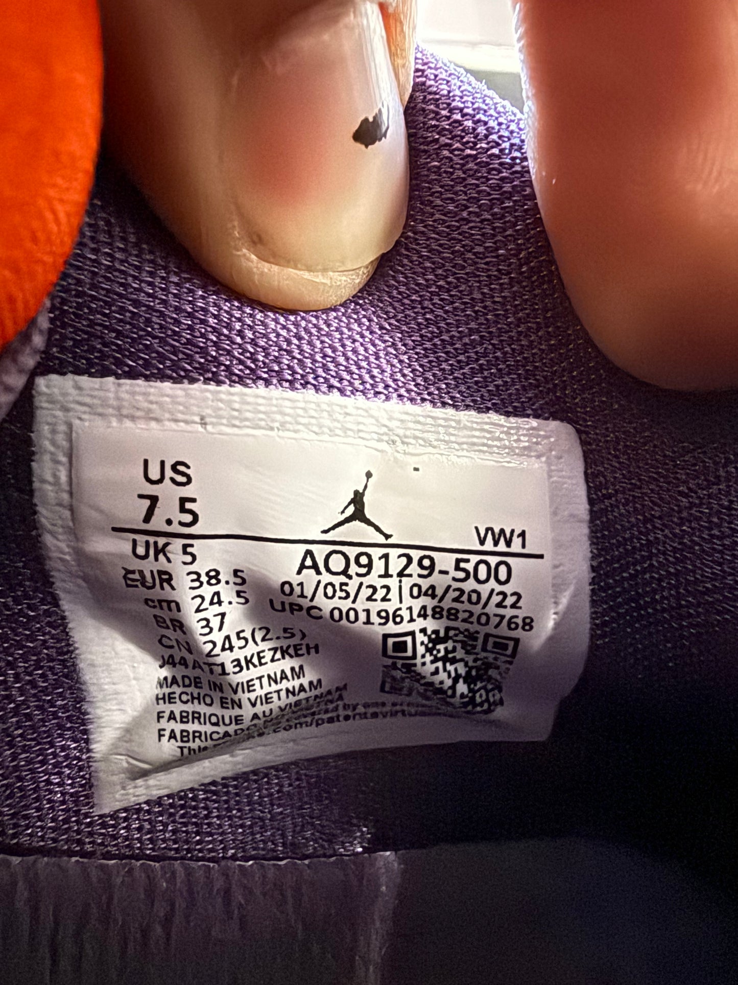 2022 SIZE 7.5 WOMEN'S JORDAN 4 RETRO CANYON PURPLE (NEW WITH BOX AND LACES)