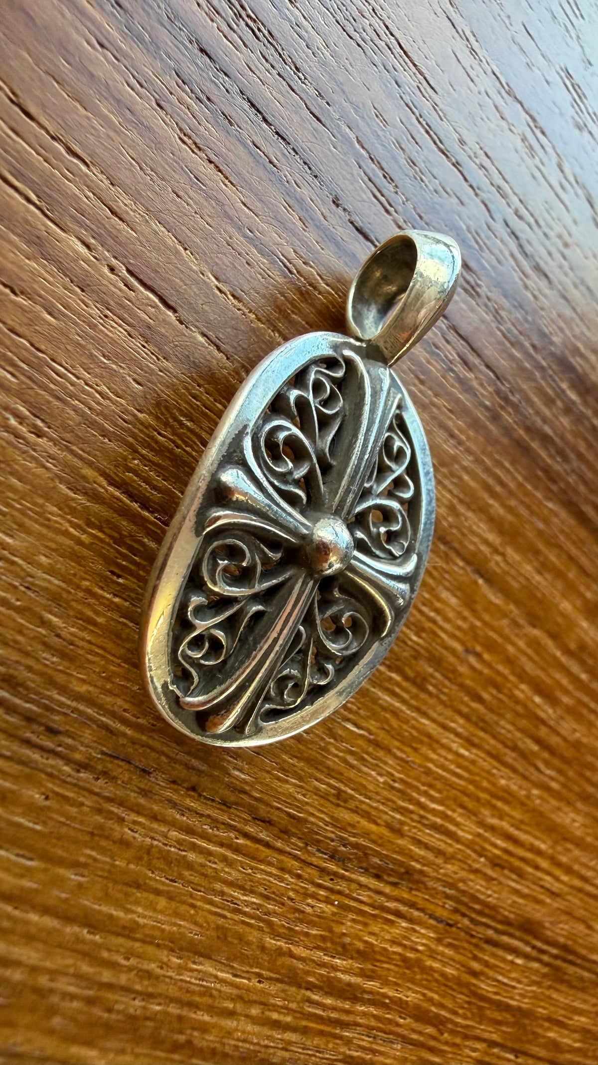 CHROME HEARTS OVAL CROSS SILVER PENDANT
