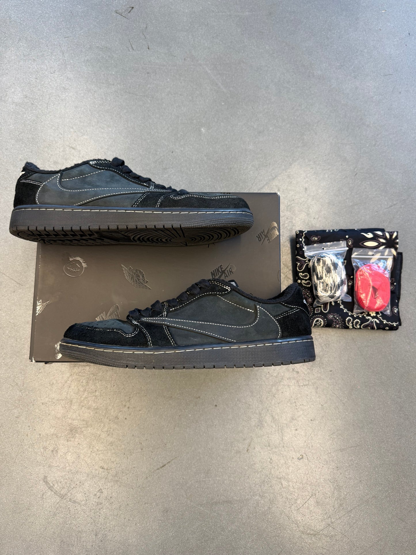 2022 SIZE 9.5 TRAVIS SCOTT X AIR JORDAN 1 RETRO LOW OG SP 'BLACK PHANTOM" (PRE-OWNED WITH BOX)