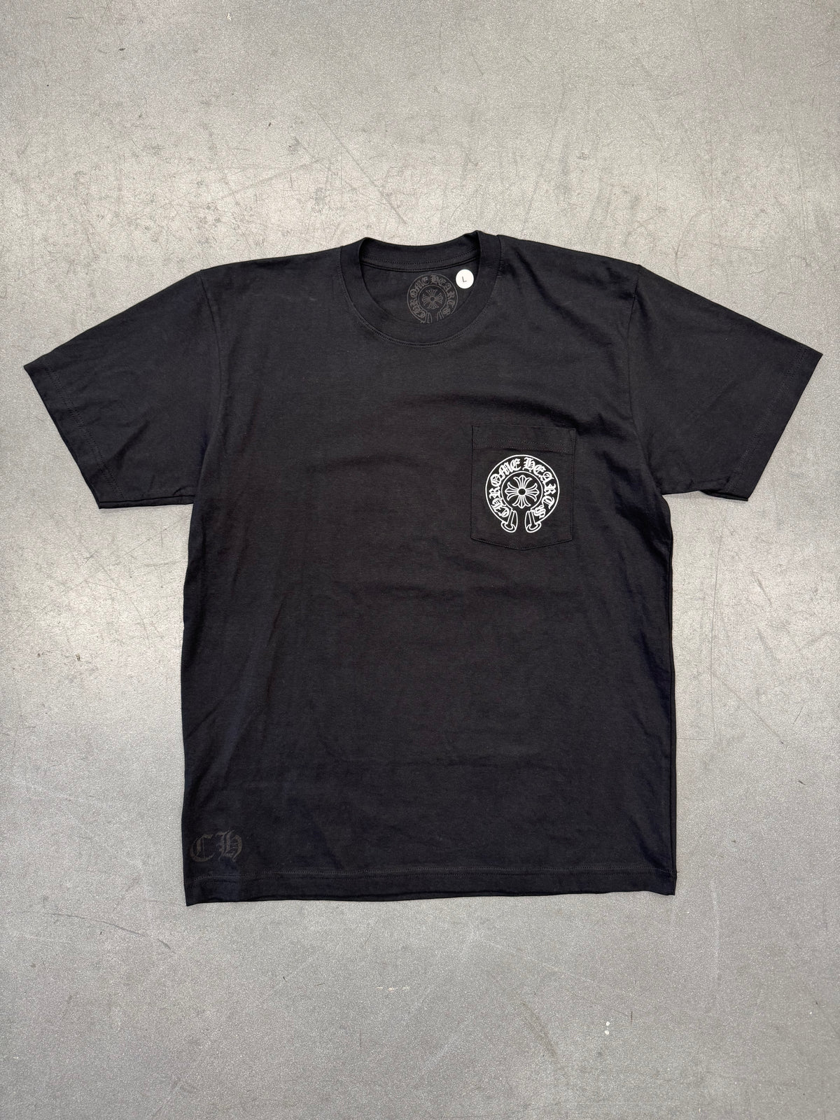 CHROME HEARTS MIAMI EXCLUSIVE HORSESHOE POCKET TEE - BLACK