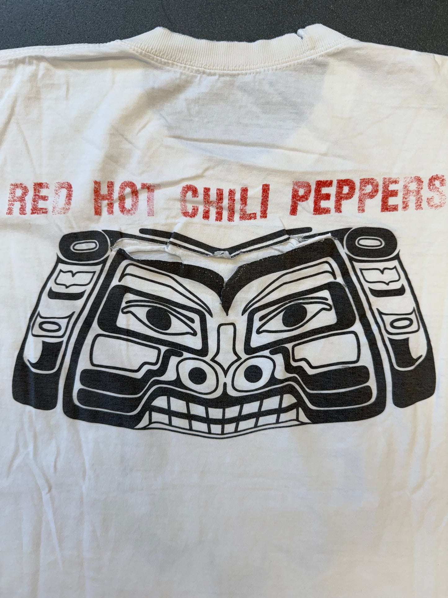 1991 RED HOT CHILI PEPPERS TRIBAL LOGO THRASHED TEE (PULLED TAG)