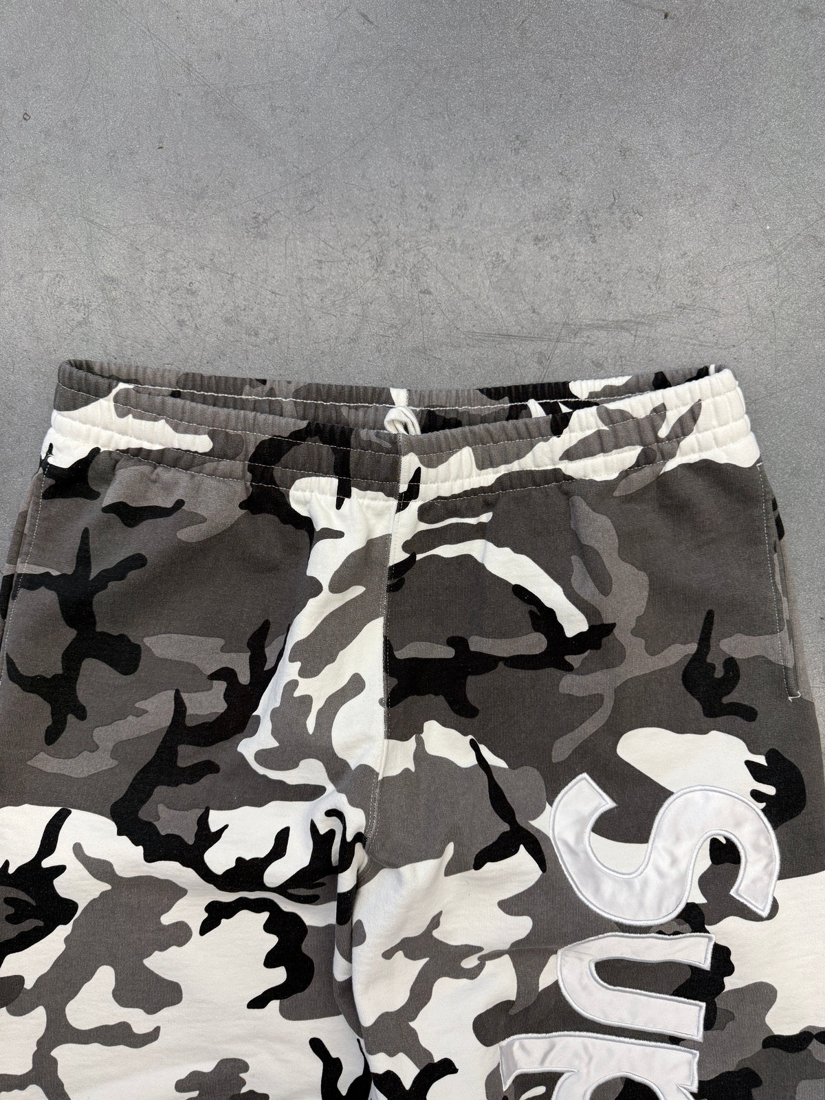 SS26 SUPREME SATIN APPLIQUE SWEATPANTS - SNOW CAMO