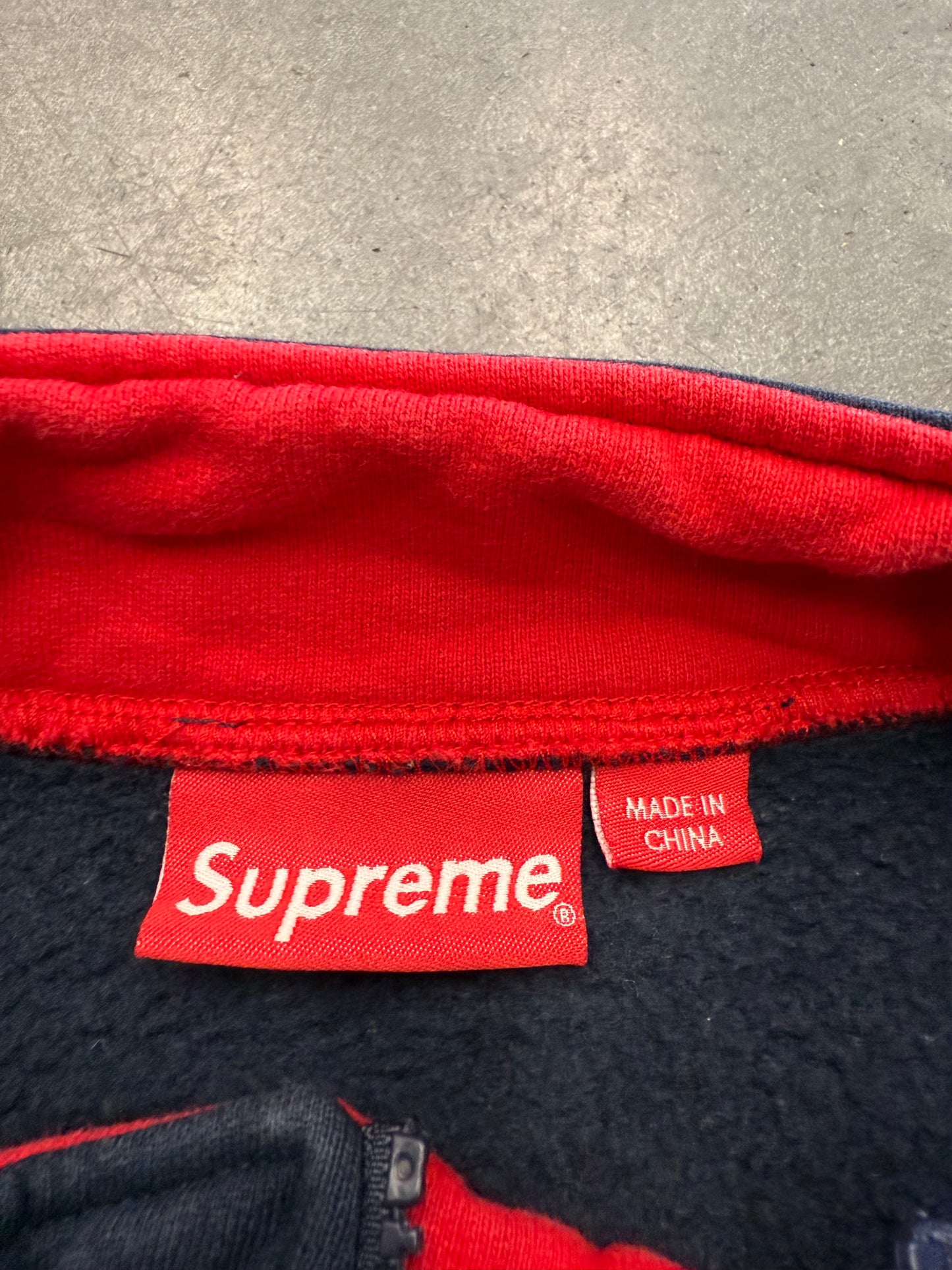 FW22 SUPREME WASHED HALF ZIP PULLOVER NAVY RED