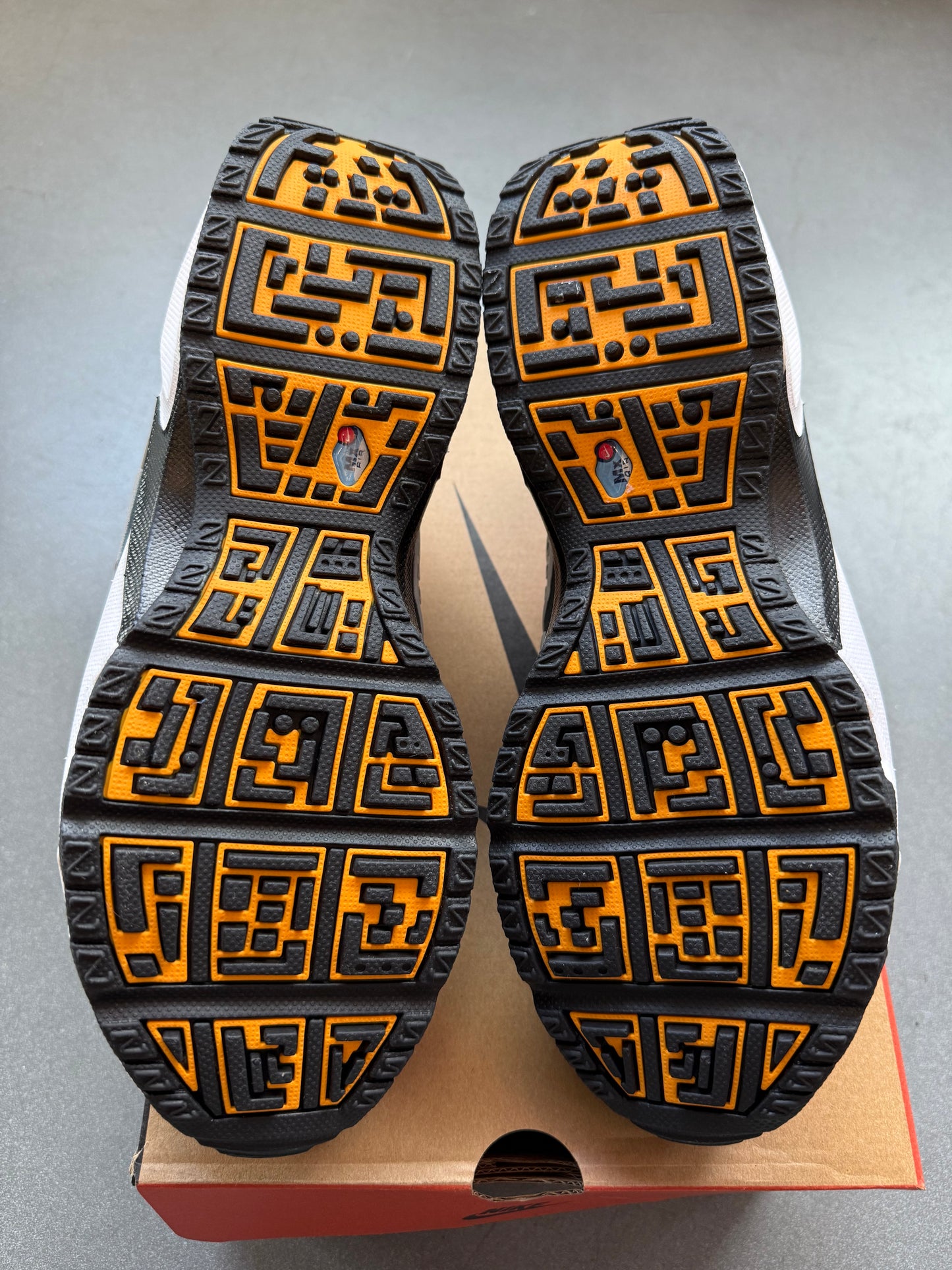 2024 SIZE 11.5 WOMEN'S NIKE AIR MAX SUNDER CANYON GOLD (NEW WITH BOX)