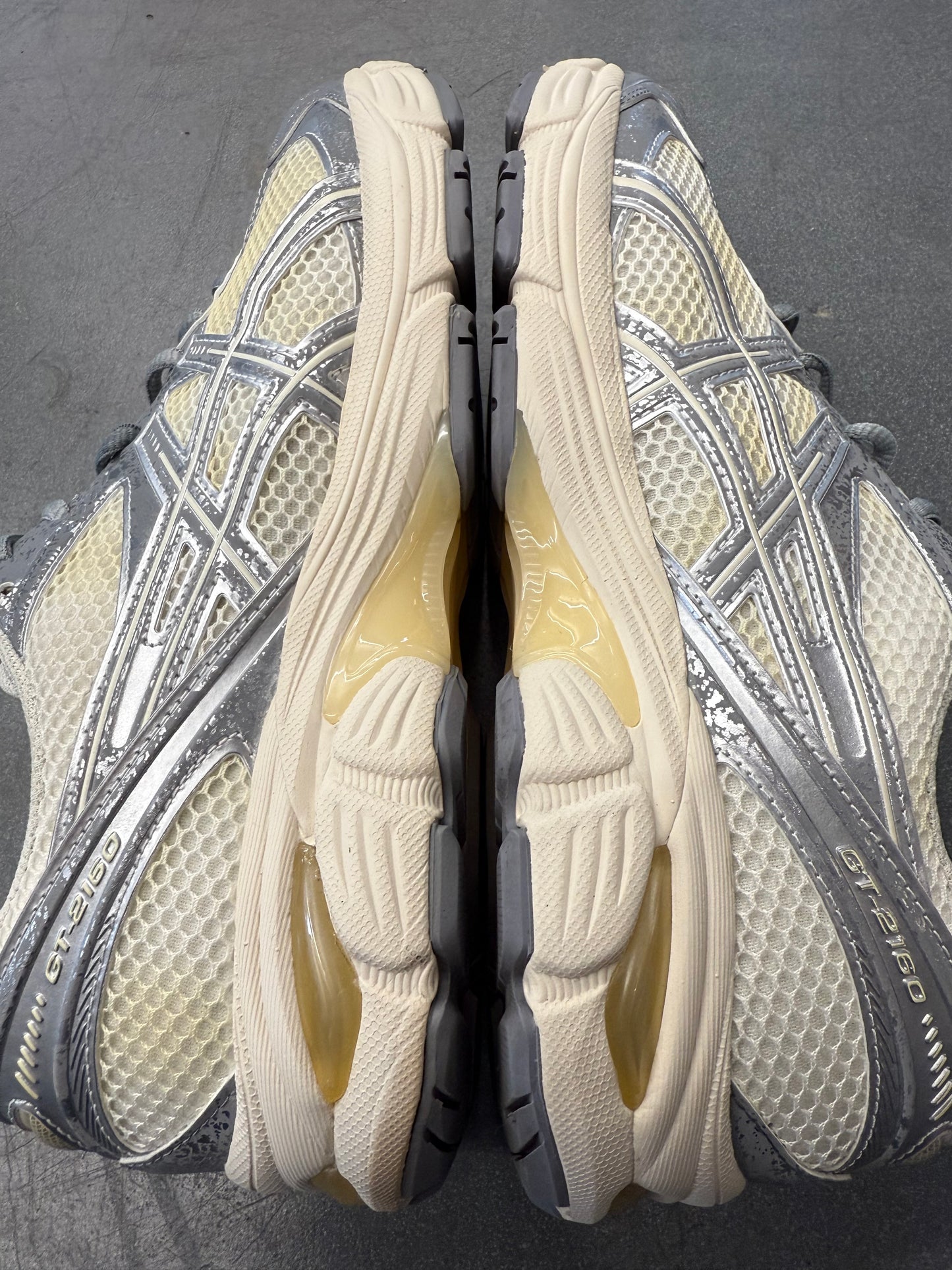 SIZE 10 ASICS GT-2160 CREAM SHEET ROCK (PRE-OWNED WITHOUT BOX)