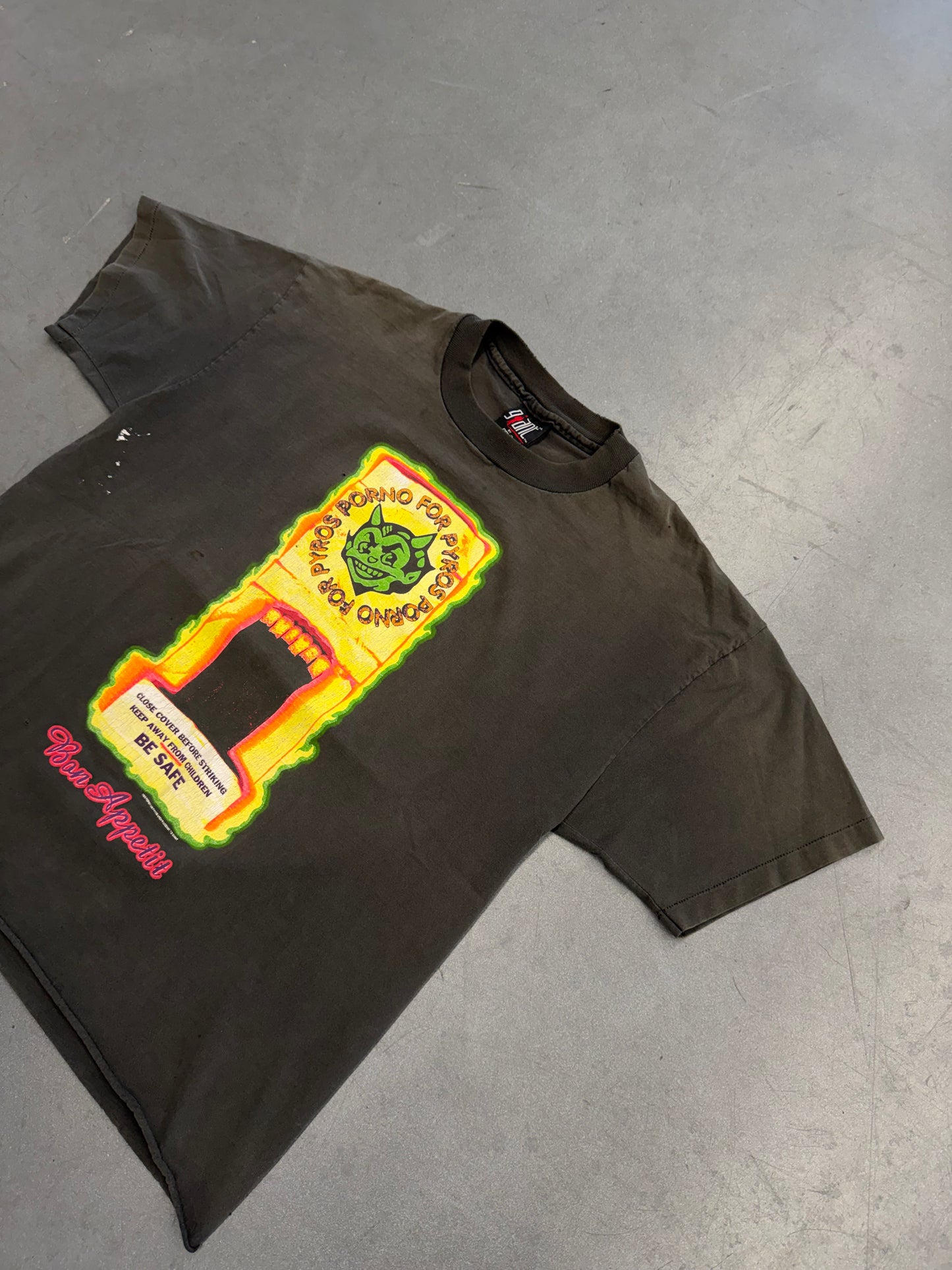 1993 PORNO FOR PYROS BON APPETIT CROPPED TEE (GIANT TAG)