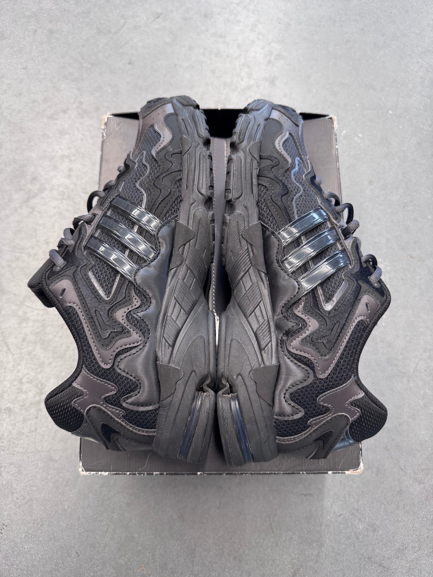 2023 SIZE 10.5 ADIDAS RESPONSE CL BAD BUNNY TRIPLE BLACK (PRE-OWNED WITH BOX)