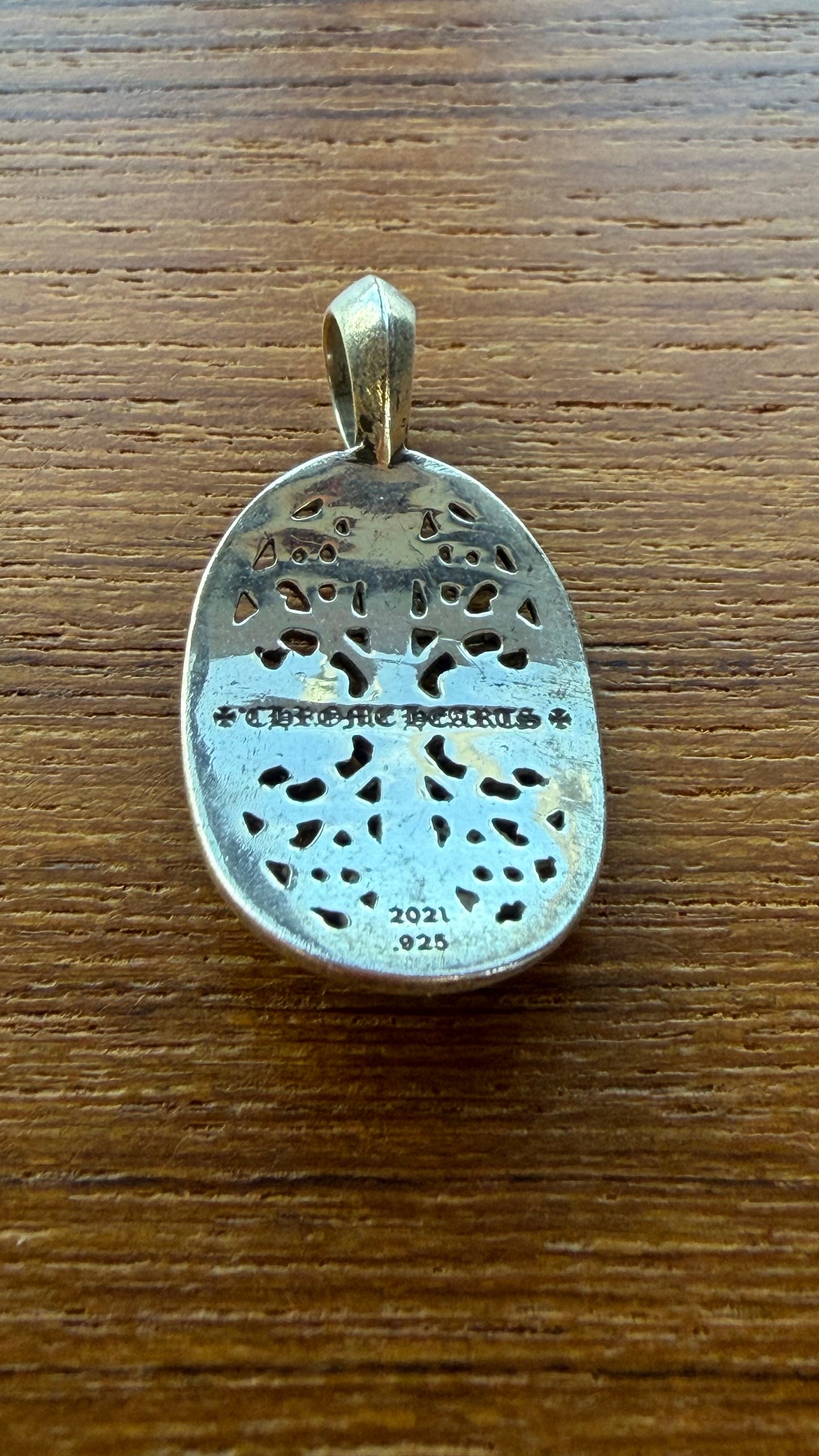 CHROME HEARTS OVAL CROSS SILVER PENDANT