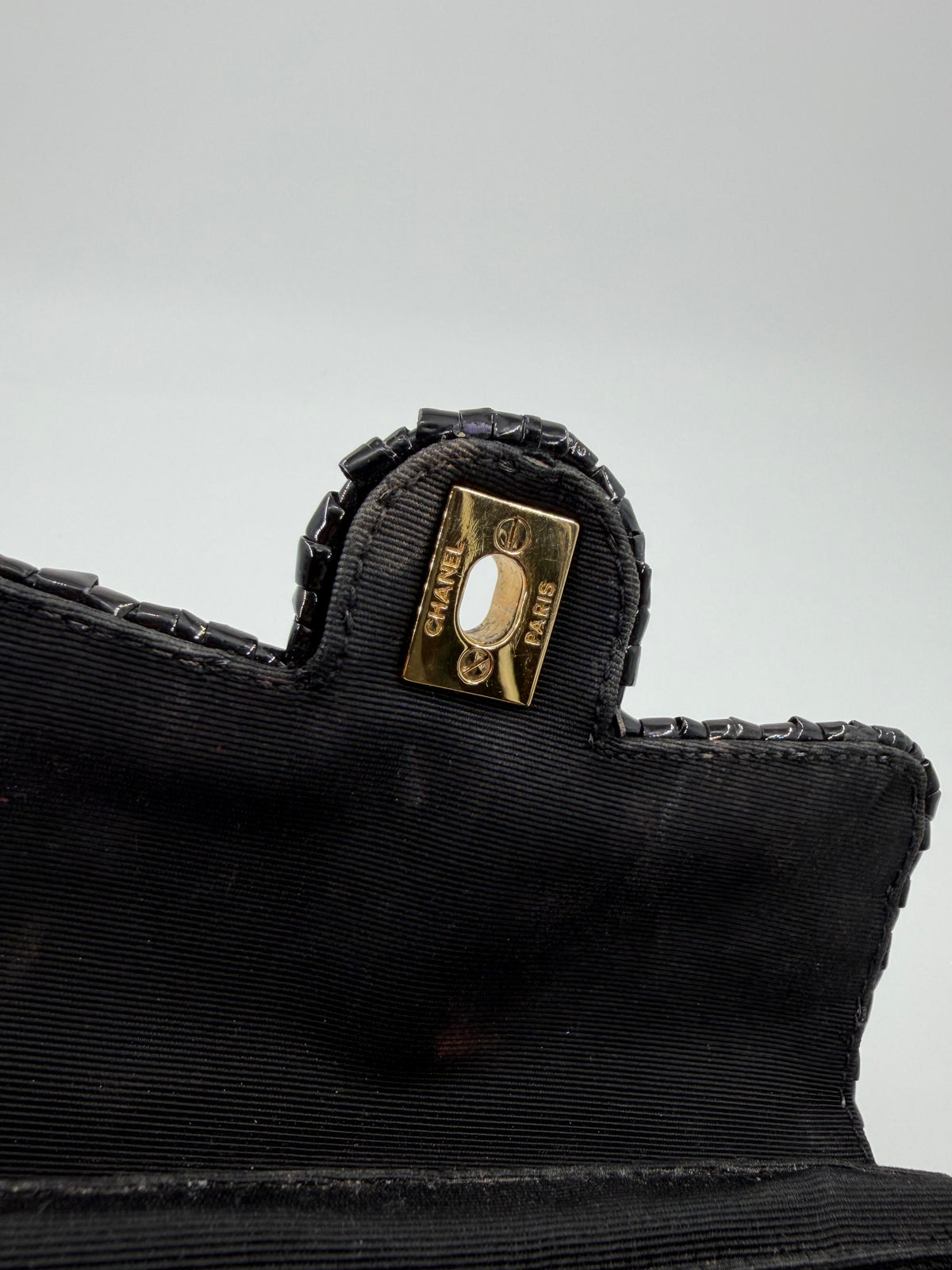 2001 CHANEL WOVEN WICKER/RATTAN MINI CLASSIC FLAP BAG - BLACK/GOLD