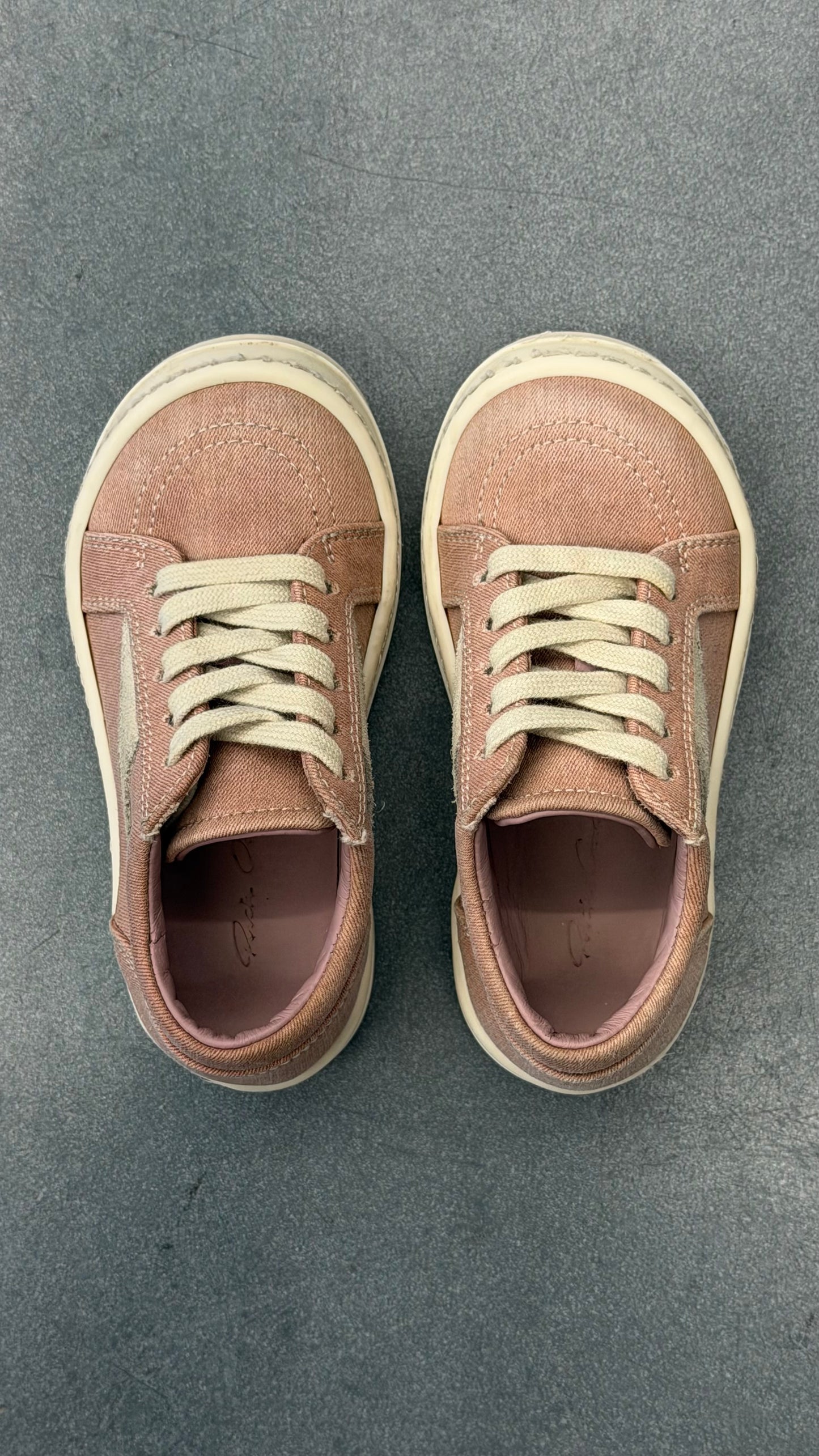 RICK OWENS KIDS PINK SUEDE BABY VINTAGE LOW-TOP SNEAKER - PINK/MILK