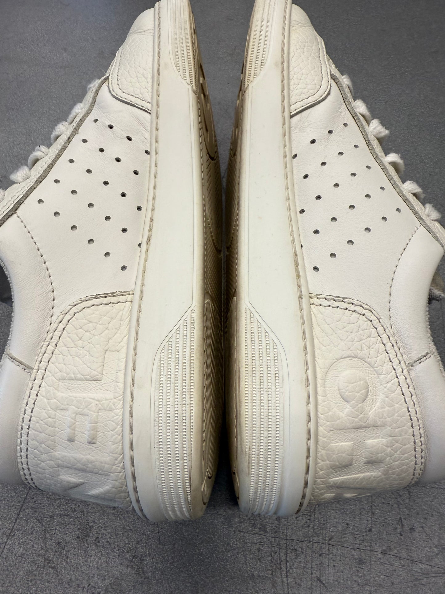SIZE 42 CHANEL G38809 LEATHER SNEAKER - WHITE