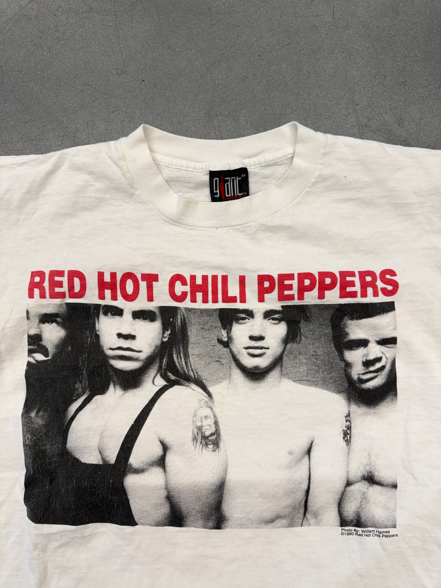 1990 RED HOT CHILI PEPPERS BAND MEMBERS STAR LOGO TEE (GIANT TAG)