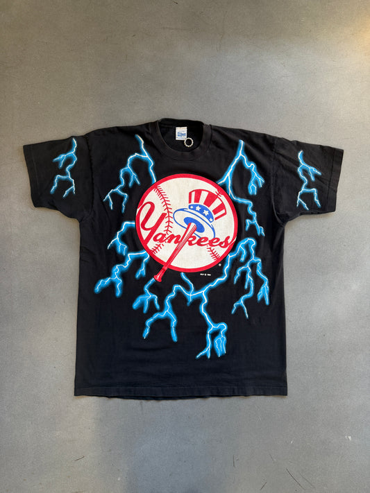 1994 SALEM SPORTSWEAR YANKEES LIGHTNING AOP AMERICAN THUNDER TEE