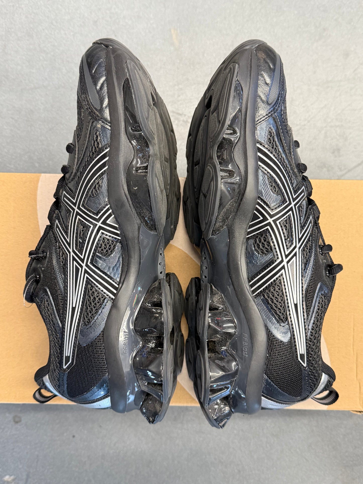 SIZE 10 ASICS GEL-QUANTUM KINETIC SNEAKER - GRAPHITE GREY BLACK (W/ BOX)