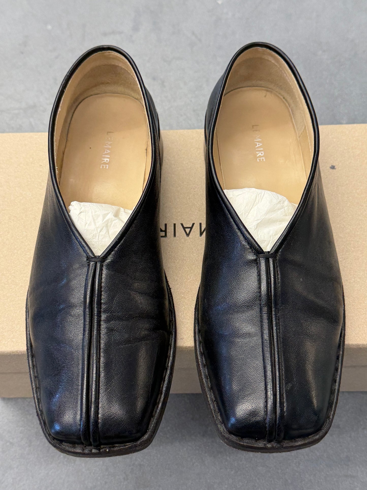 SIZE 40 LEMAIRE PIPED SQUARE-TOE LOAFERS - BLACK (PRE-OWNED WITH BOX)