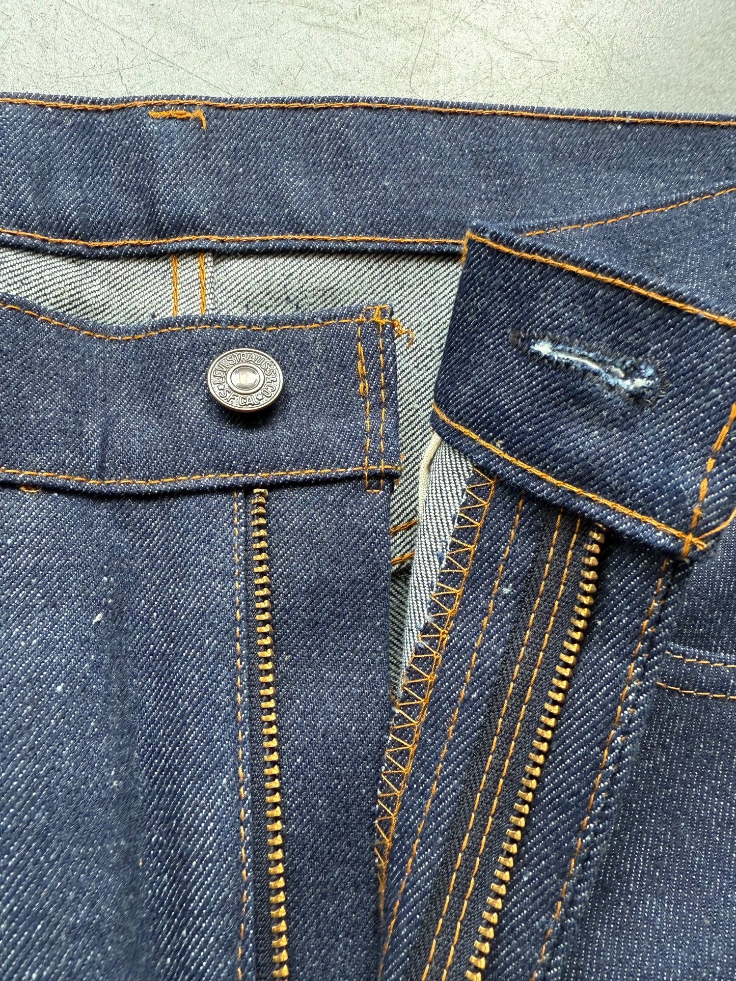 1978 LEVI'S NEW OLD STOCK 505-0217 DENIM JEANS (NWT) (SIZE 32X33)