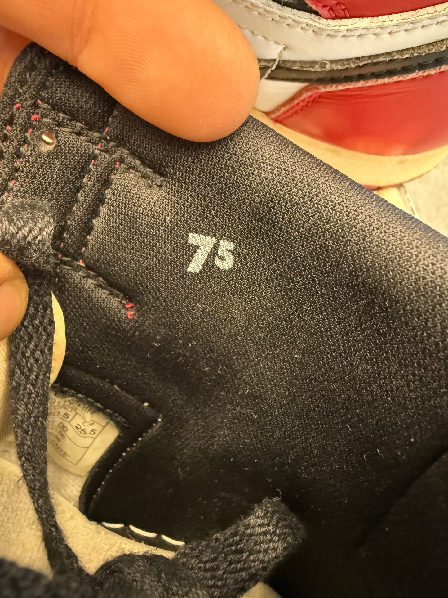 SIZE 7.5 1994 AIR JORDAN 1 CHICAGO HIGH (OG ALL + SIZE 8 BOX)