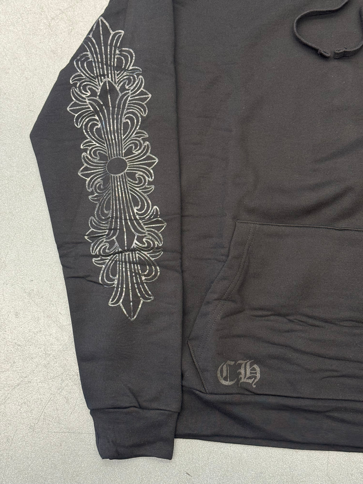 CHROME HEARTS ONLINE EXCLUSIVE TONAL BLACK HORSESHOE FLORAL PULLOVER HOODIE