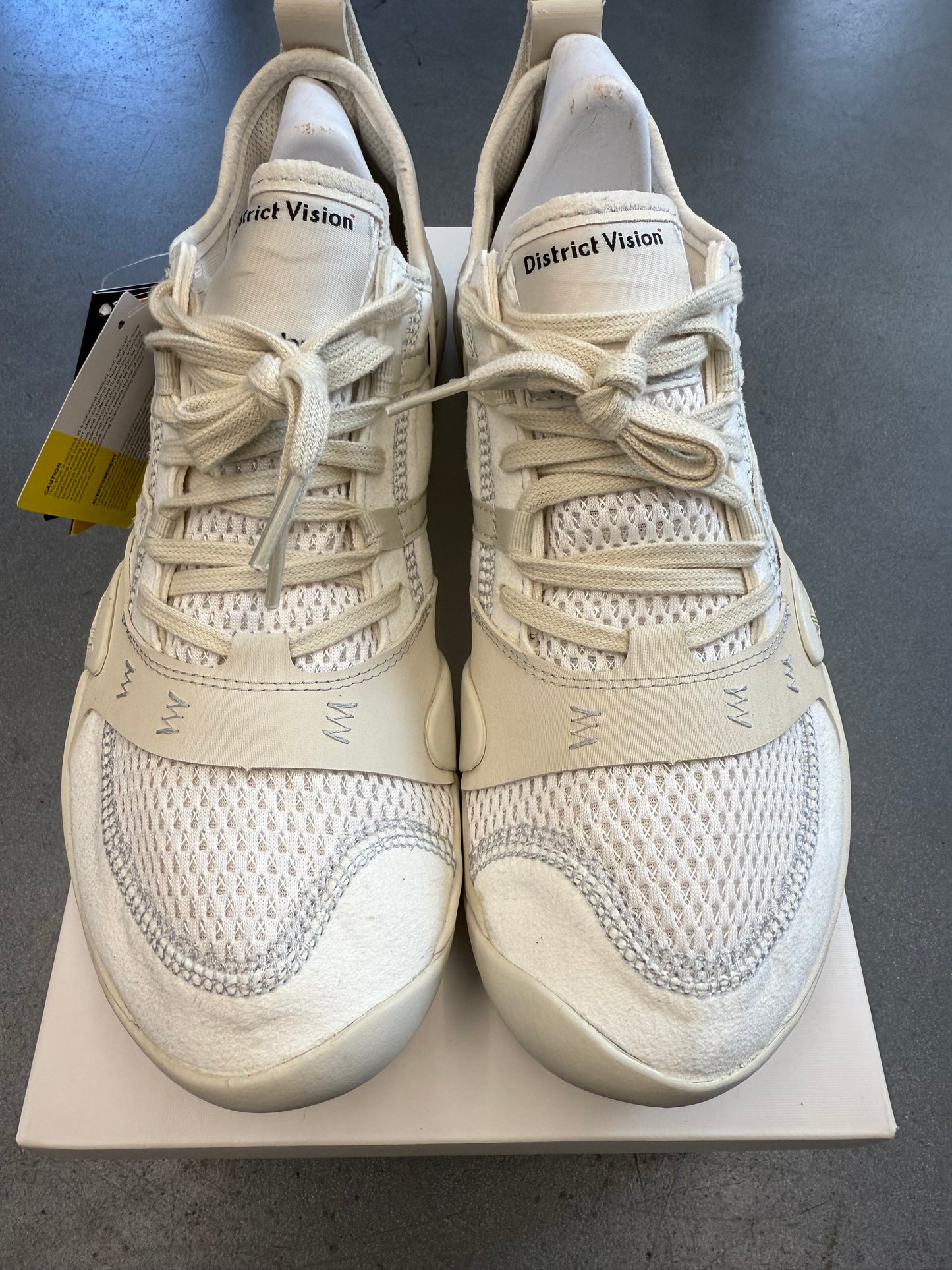 2025 SIZE 9 NEW BALANCE MT10 DISTRICT VISION CLOUD DANCER - WHITE (NEW WITH BOX)