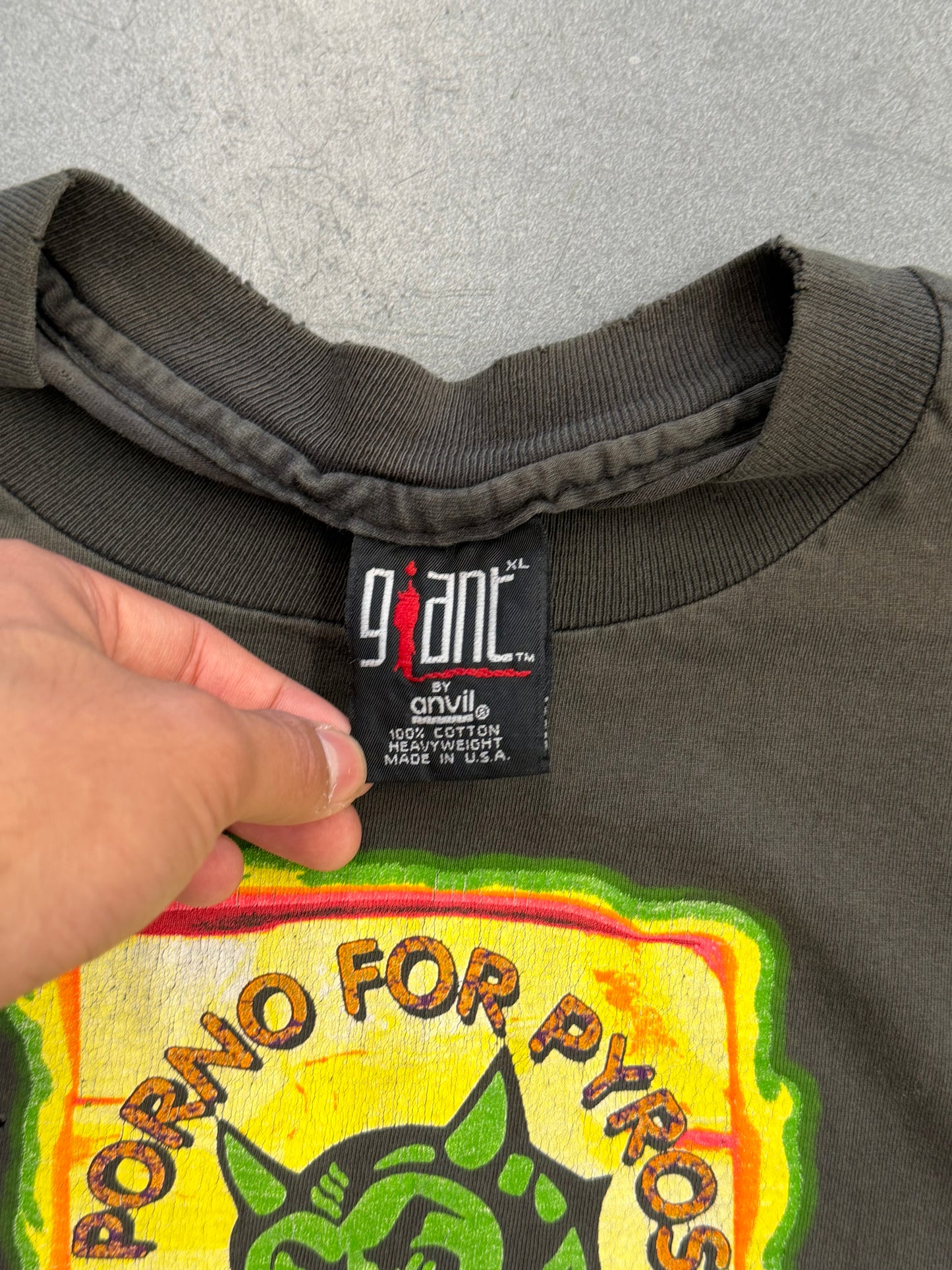 1993 PORNO FOR PYROS BON APPETIT CROPPED TEE (GIANT TAG)